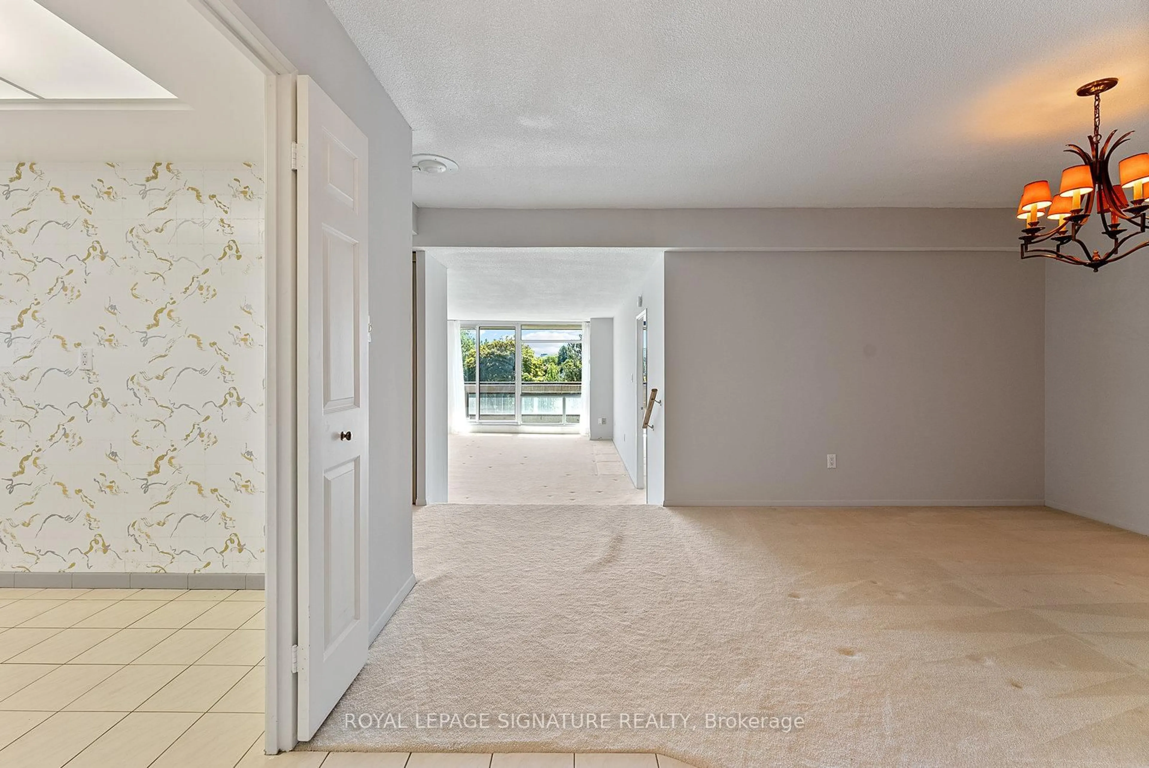 Indoor entryway for 1555 Finch Ave #404, Toronto Ontario M2J 4X9