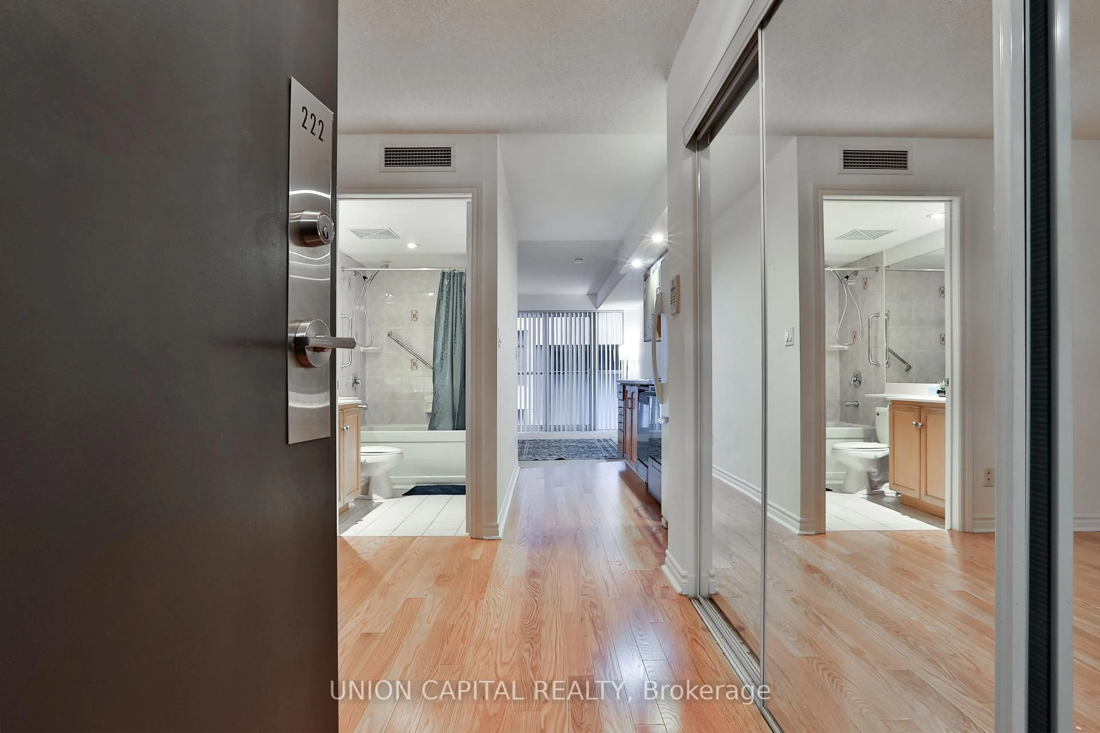 Indoor entryway for 270 Wellington St #222, Toronto Ontario M5V 3P5