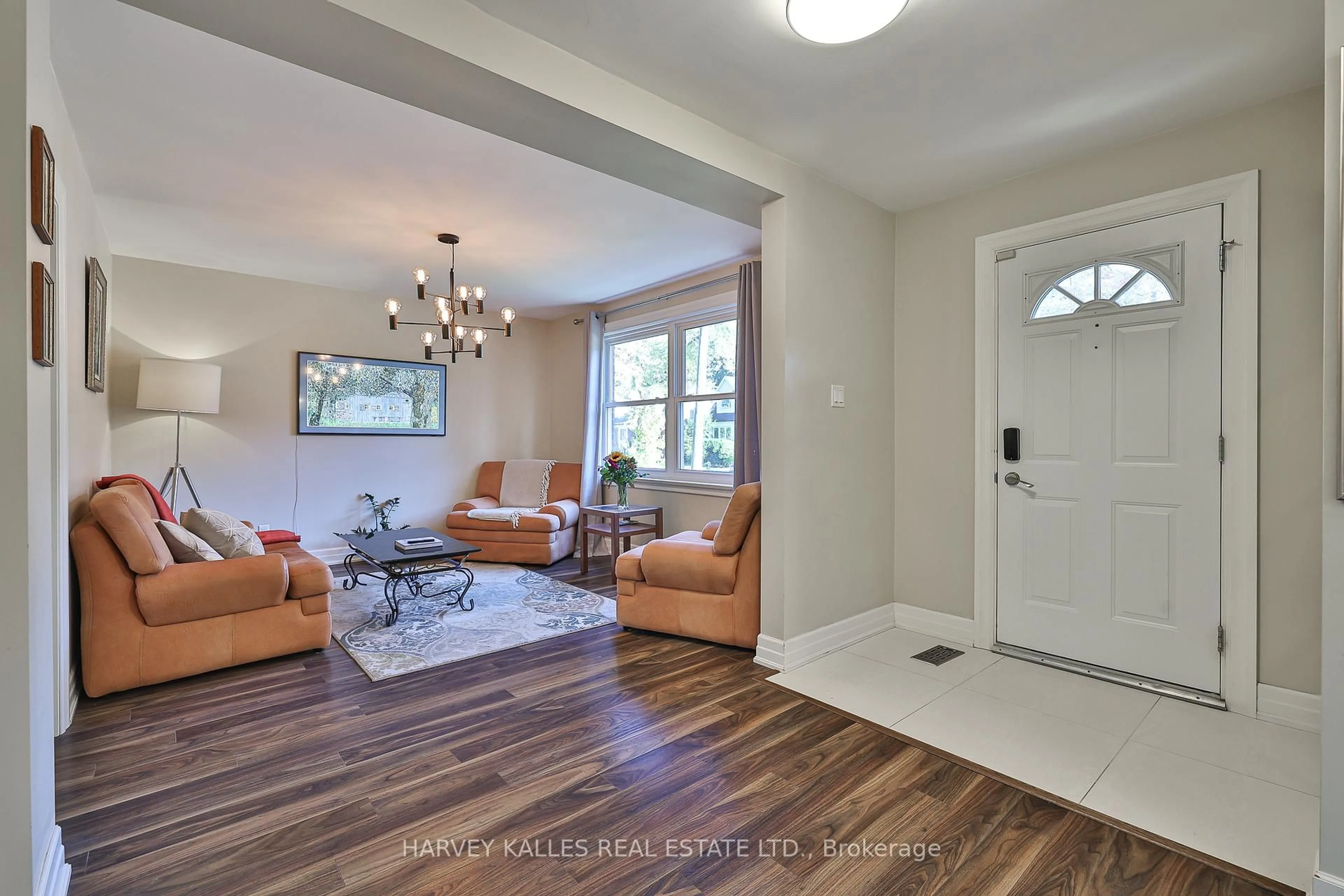 Indoor entryway for 72 Craigmore Cres, Toronto Ontario M2N 2Y7