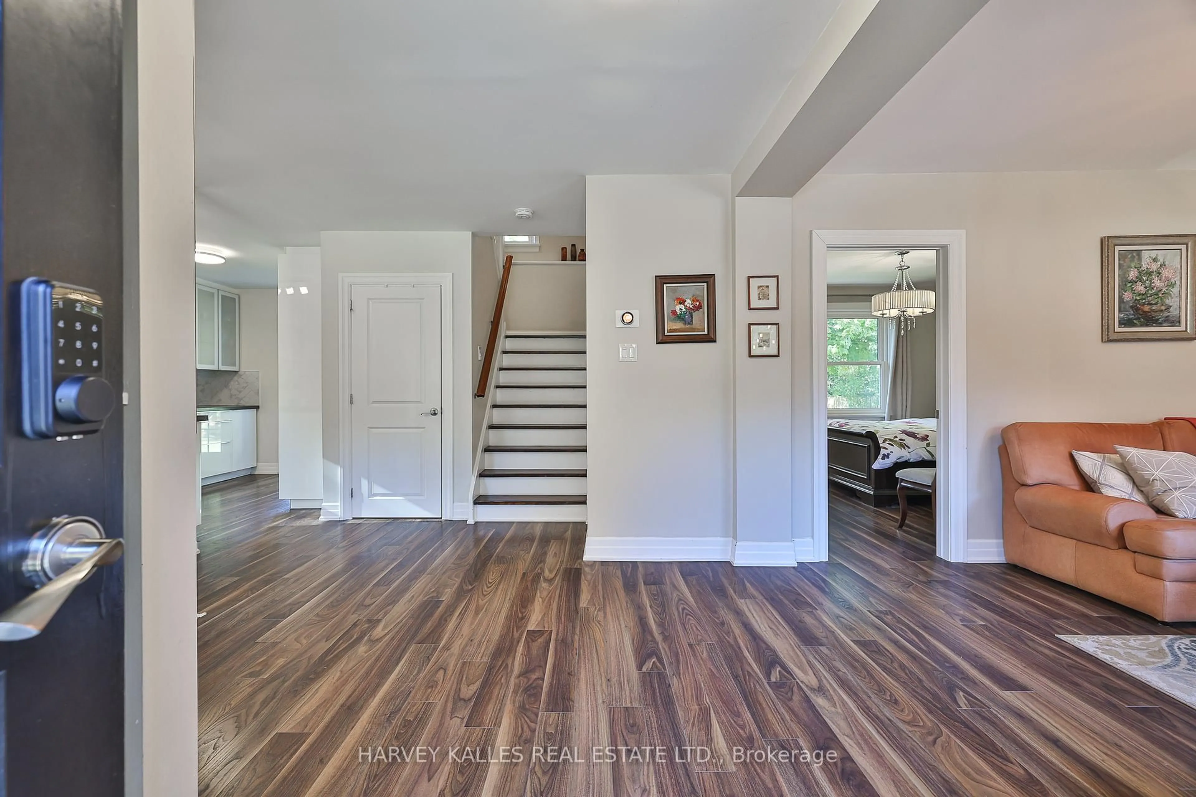 Indoor entryway for 72 Craigmore Cres, Toronto Ontario M2N 2Y7