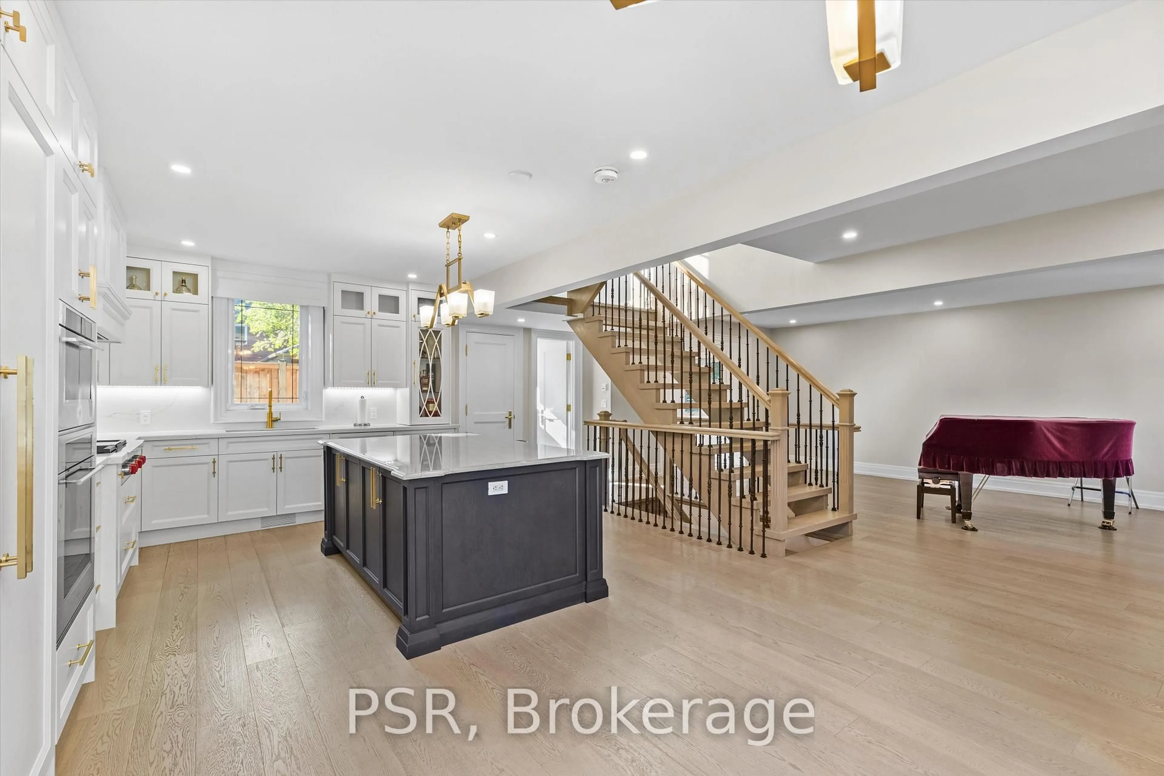 Open concept kitchen, unknown for 15 Strathallan Blvd, Toronto Ontario M5N 1S8