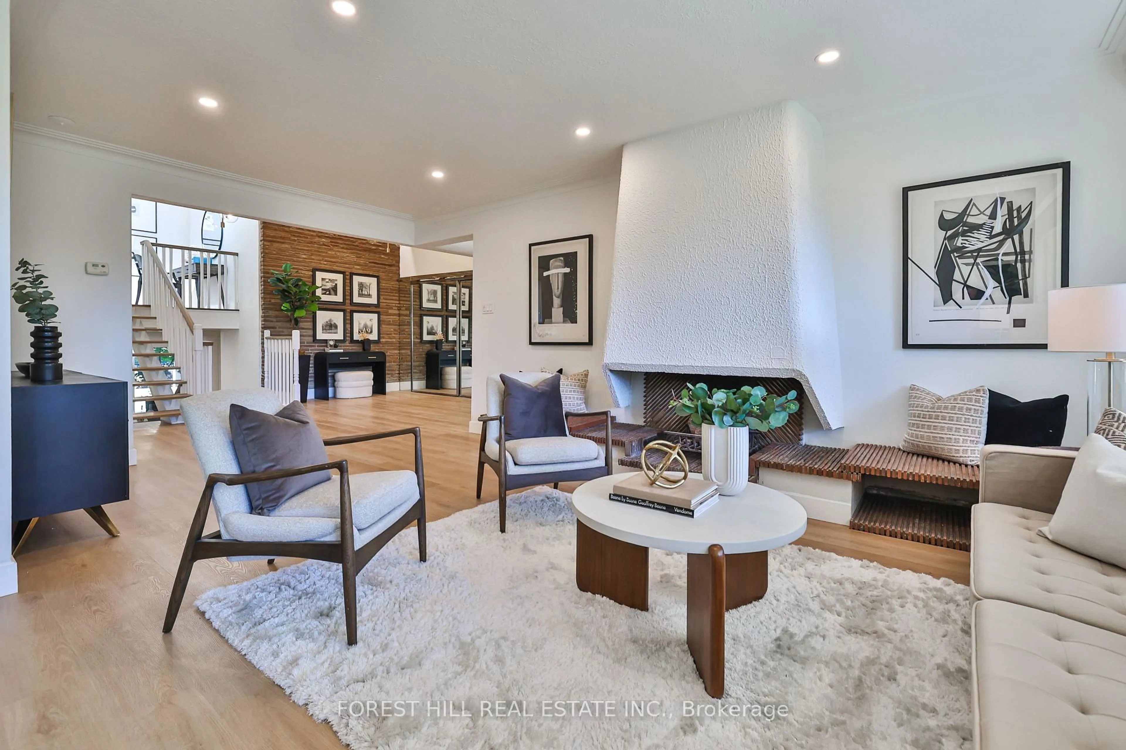Living room with furniture, unknown for 50 Evanston Dr, Toronto Ontario M3H 5P3