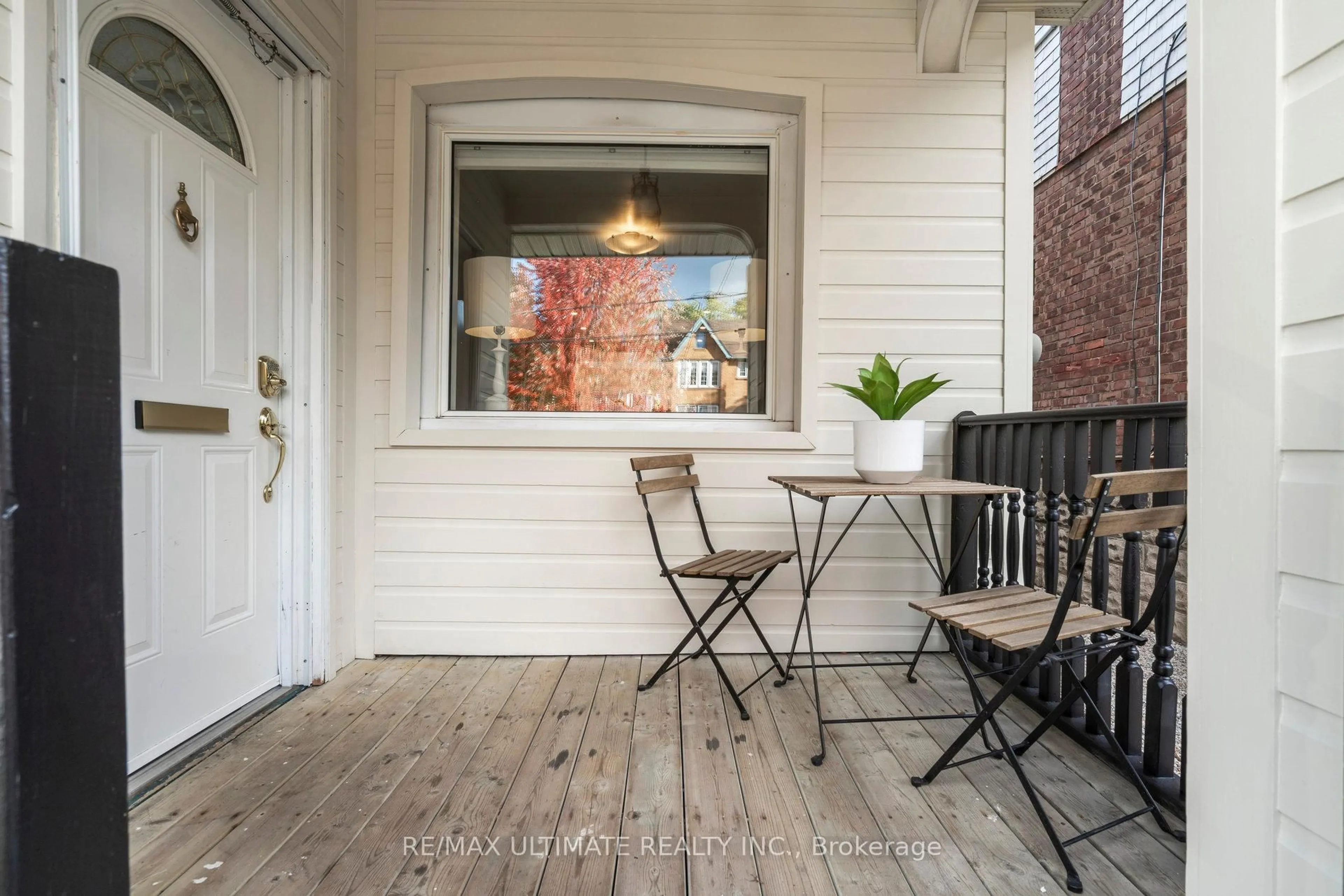 Patio, street for 221 Erskine Ave, Toronto Ontario M4P 1Z5