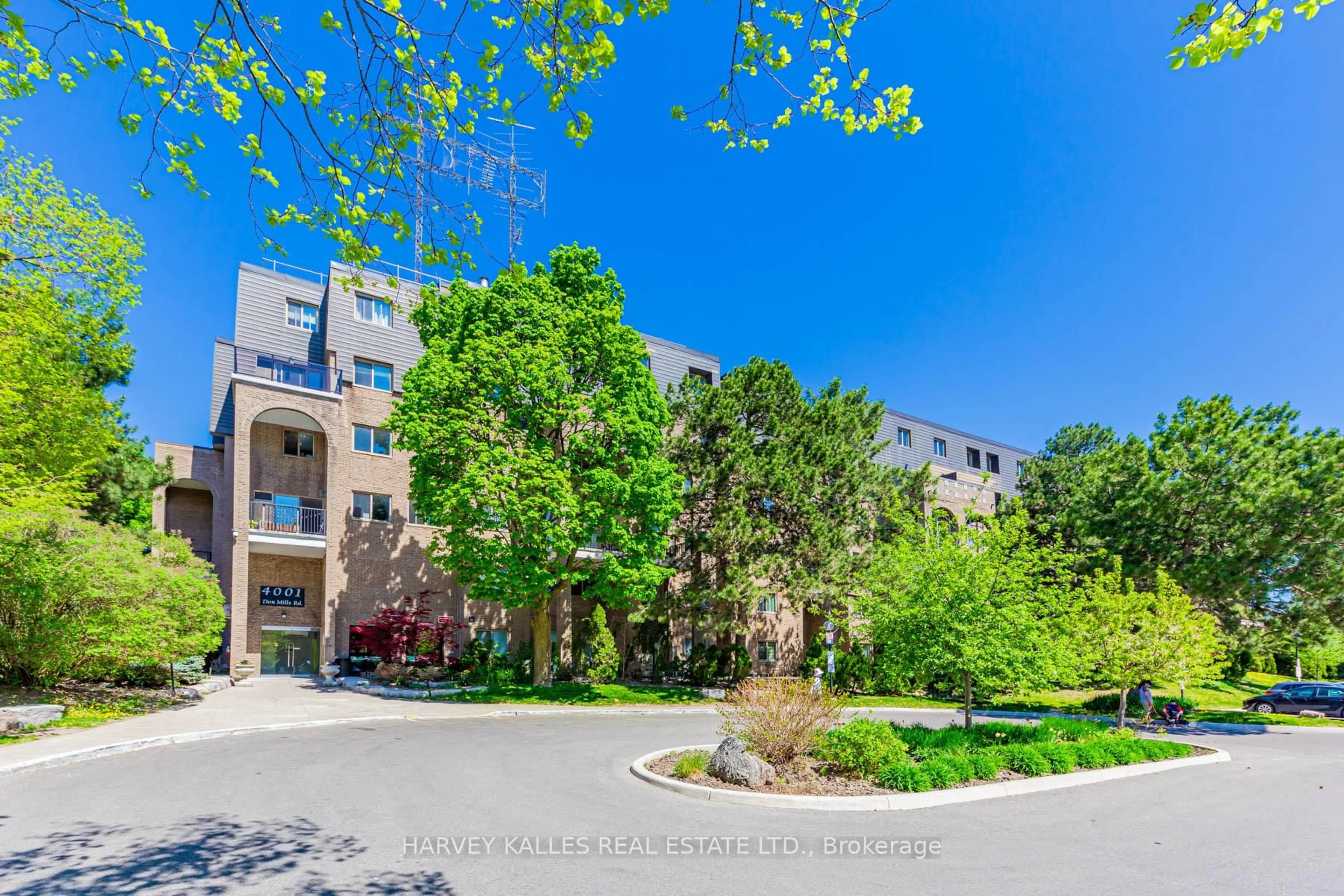 A pic from outside/outdoor area/front of a property/back of a property/a pic from drone, unknown for 4001 Don Mills Rd #142, Toronto Ontario M2H 3J8