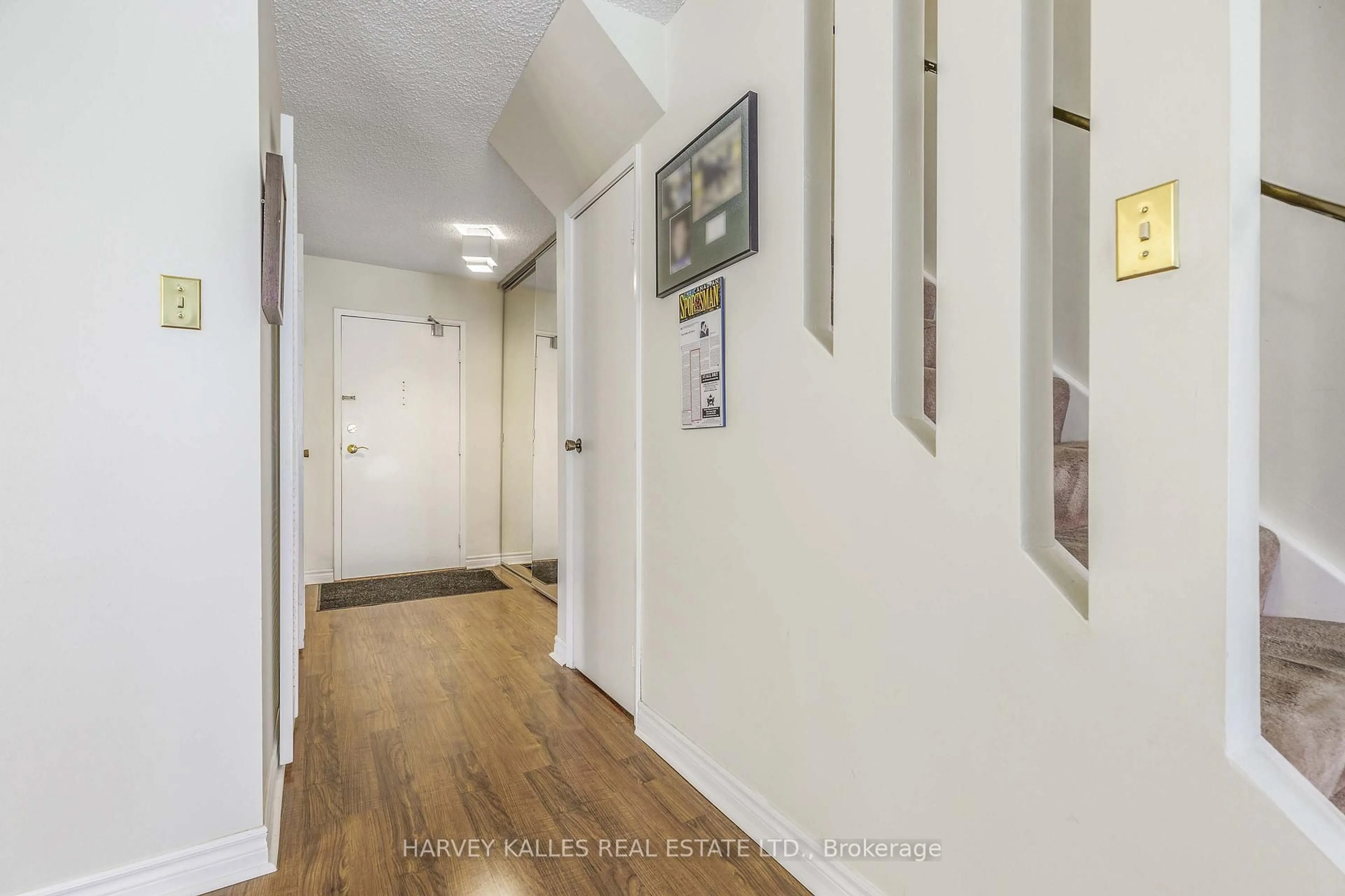 Indoor foyer for 4001 Don Mills Rd #142, Toronto Ontario M2H 3J8