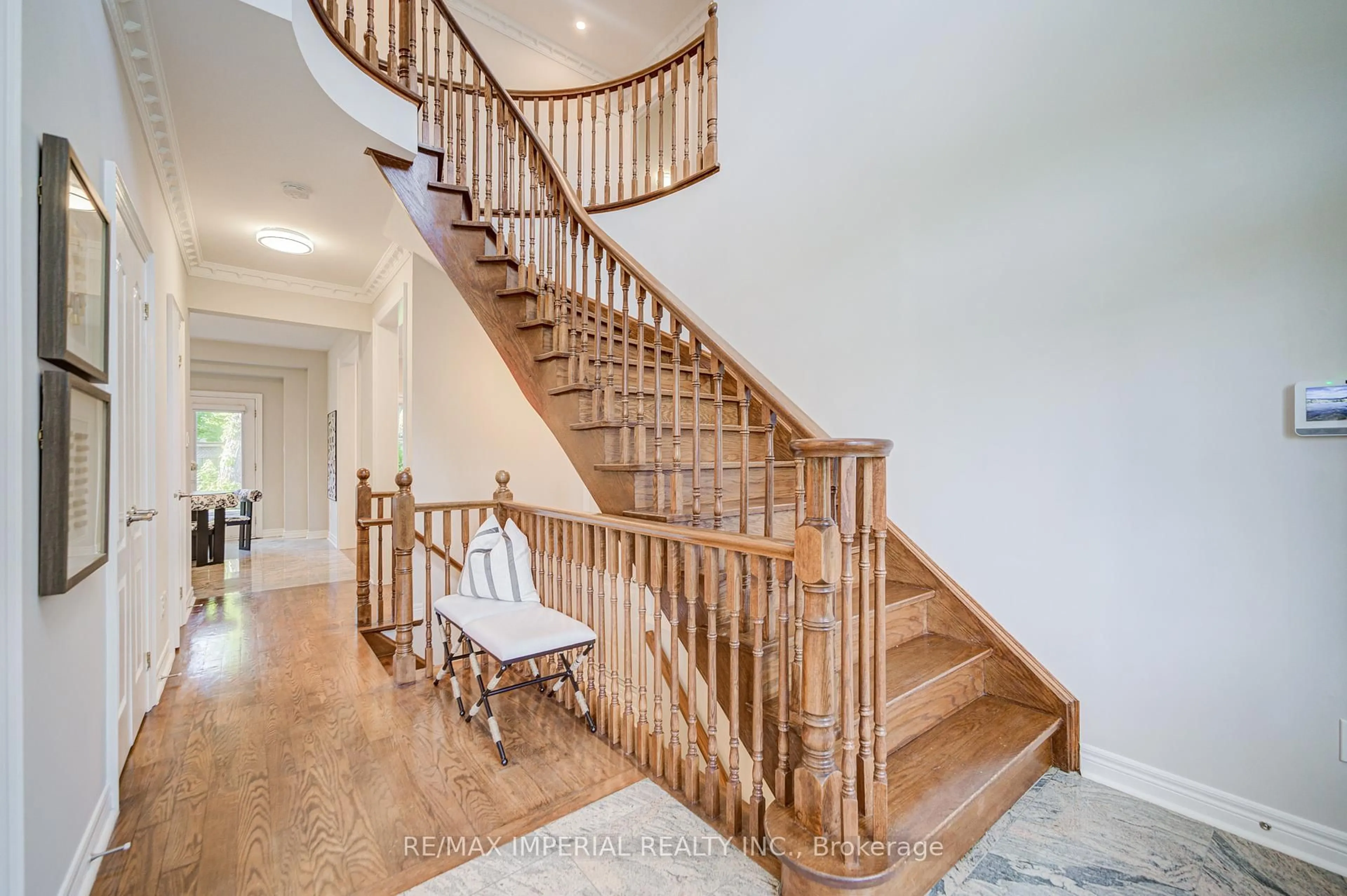 Stairs for 206 Hollywood Ave, Toronto Ontario M2N 3K6