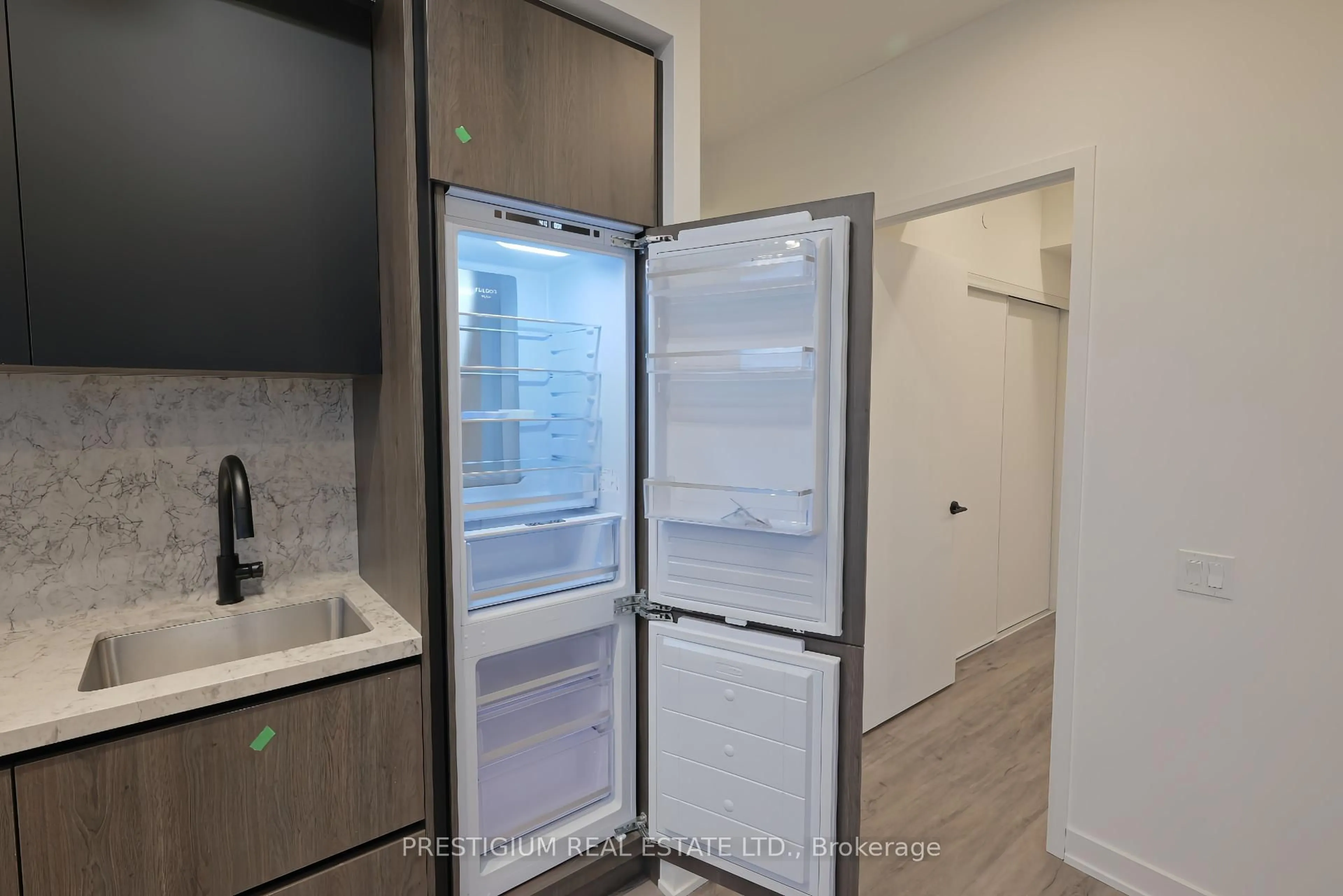 Standard kitchen, unknown for 108 Peter St #3510, Toronto Ontario M5V 0W2