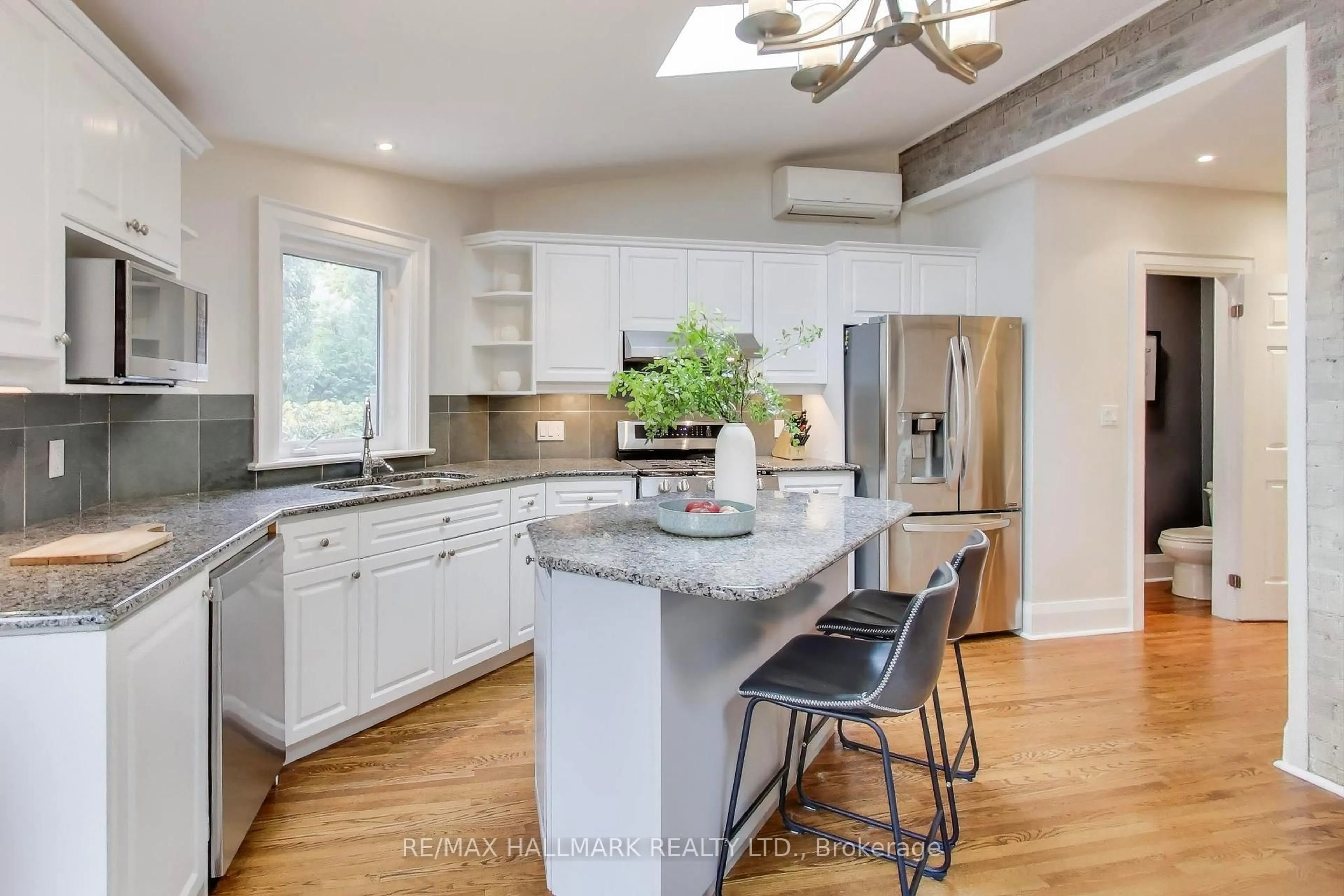 Open concept kitchen, unknown for 197 Greer Rd, Toronto Ontario M5M 3N4
