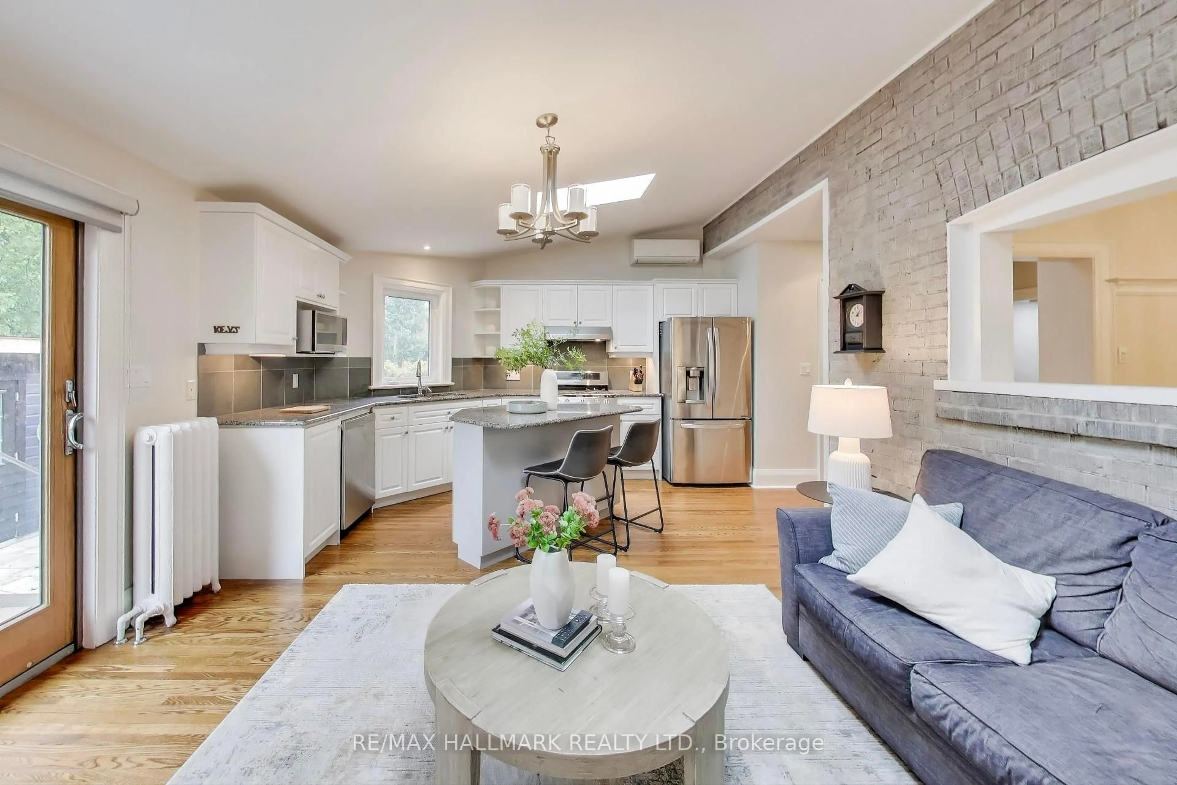 Open concept kitchen, unknown for 197 Greer Rd, Toronto Ontario M5M 3N4