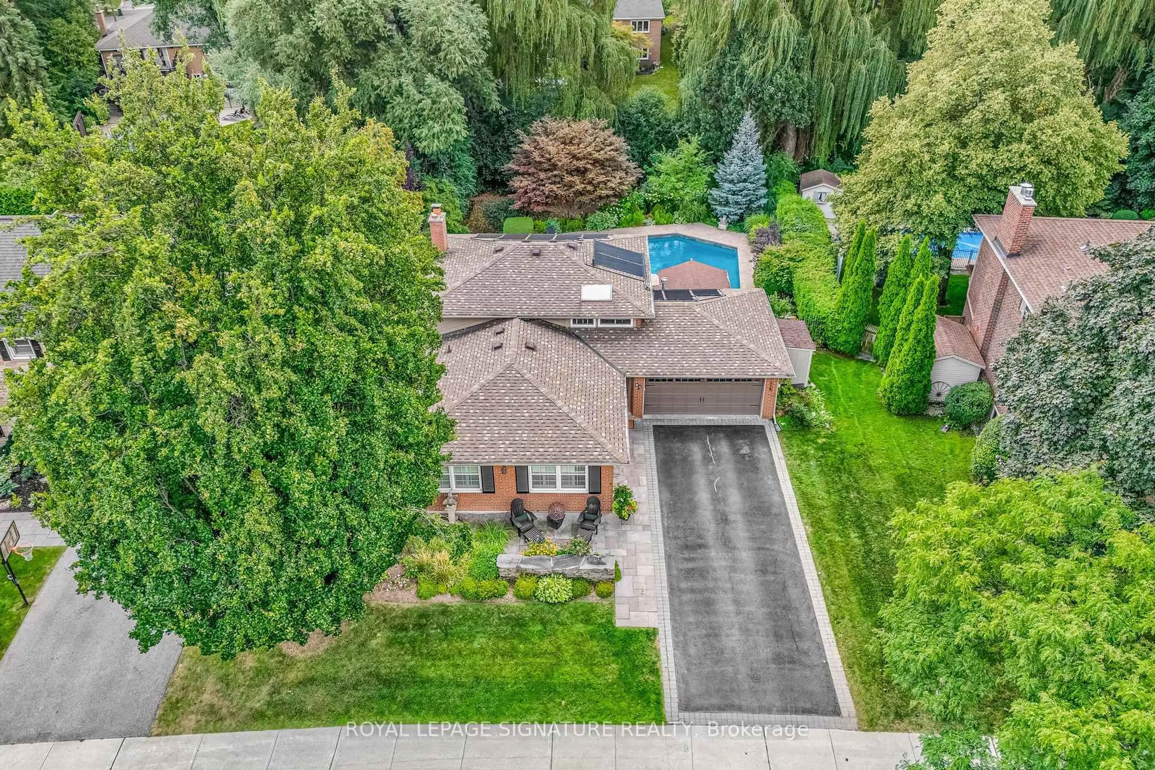 A pic from outside/outdoor area/front of a property/back of a property/a pic from drone, street for 41 Denver Cres, Toronto Ontario M2J 1G6