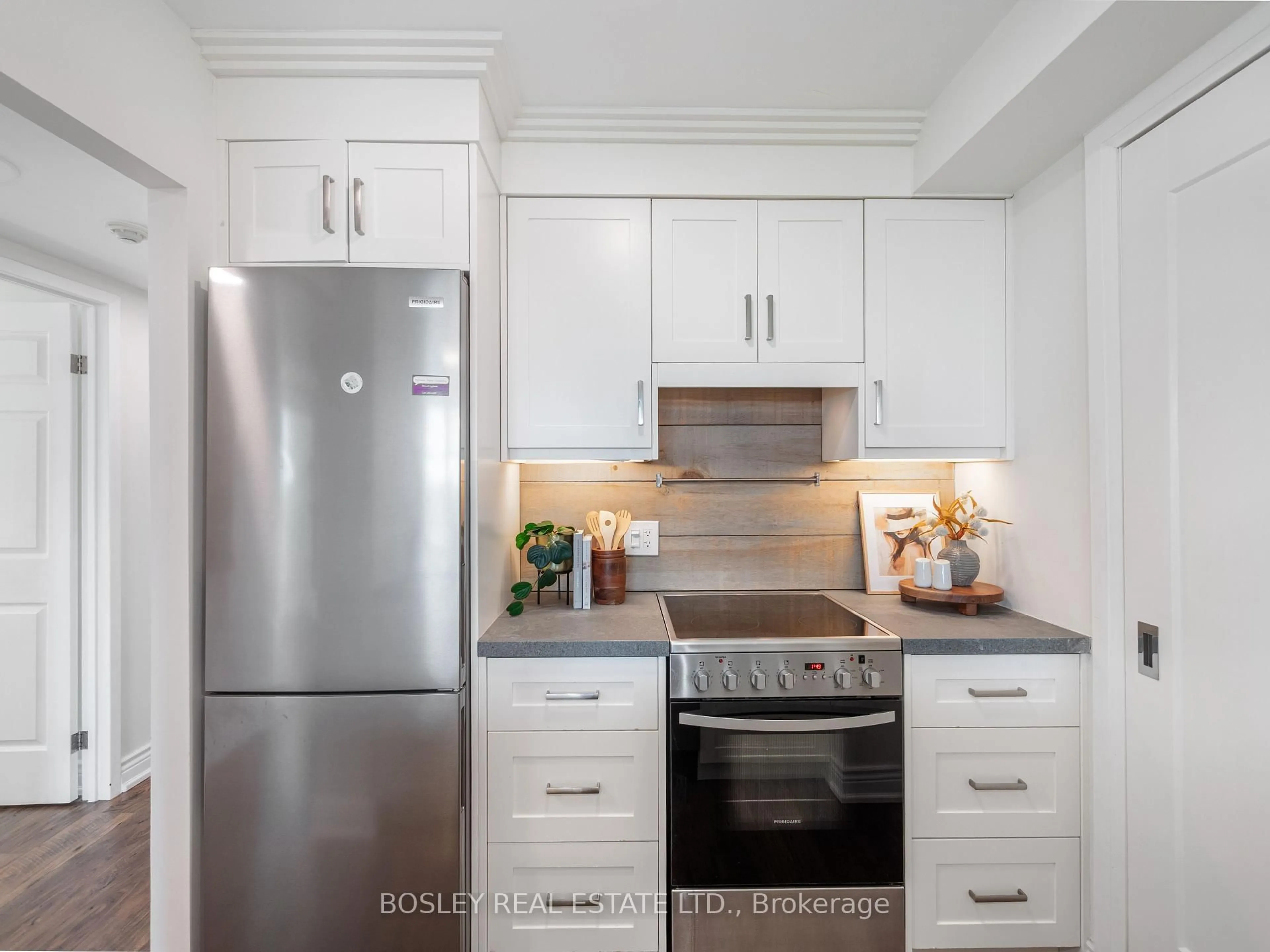Contemporary kitchen, unknown for 409 Bloor St #903, Toronto Ontario M4W 3T2