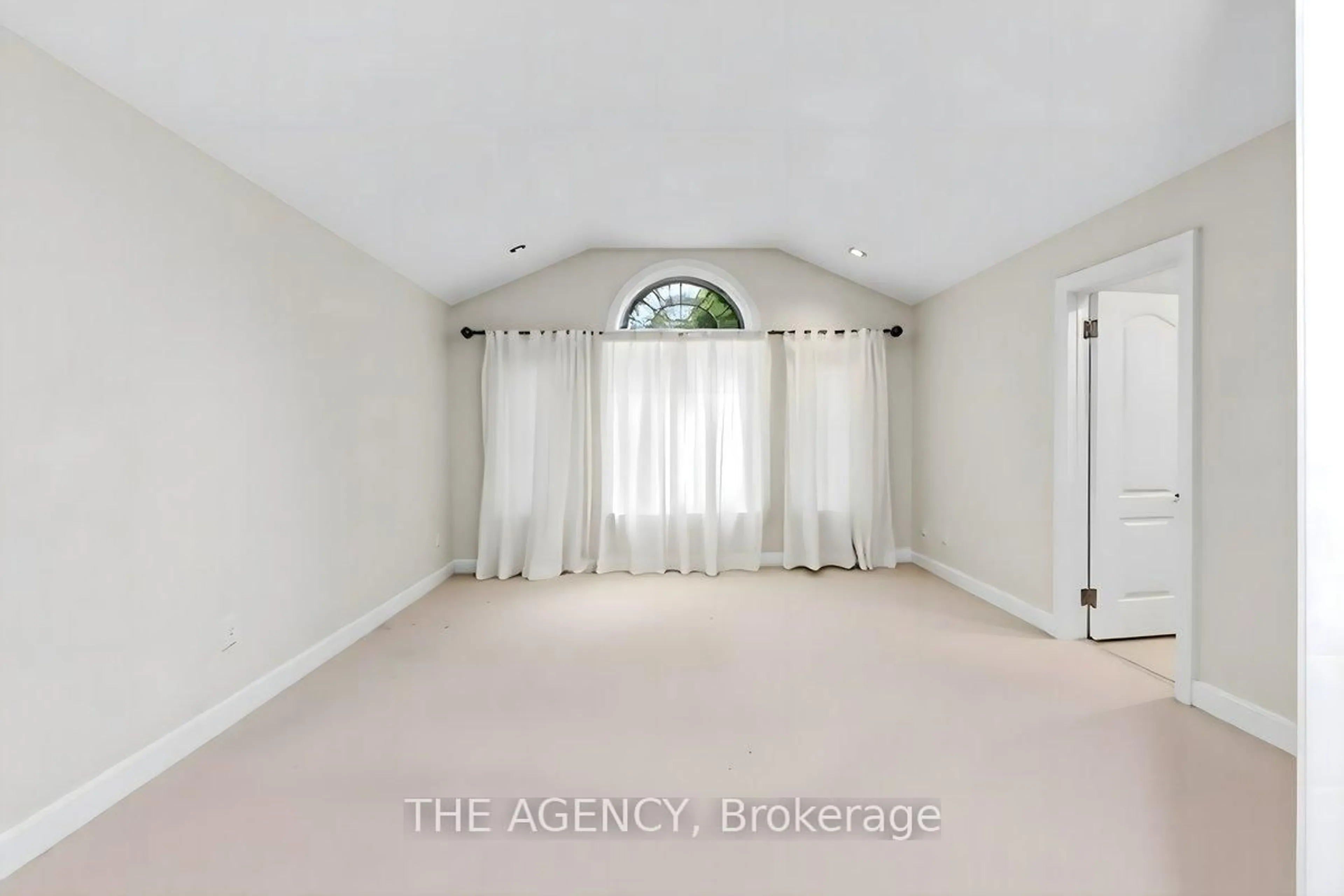 A pic of a room for 313 Broadway Ave, Toronto Ontario M4P 1W2