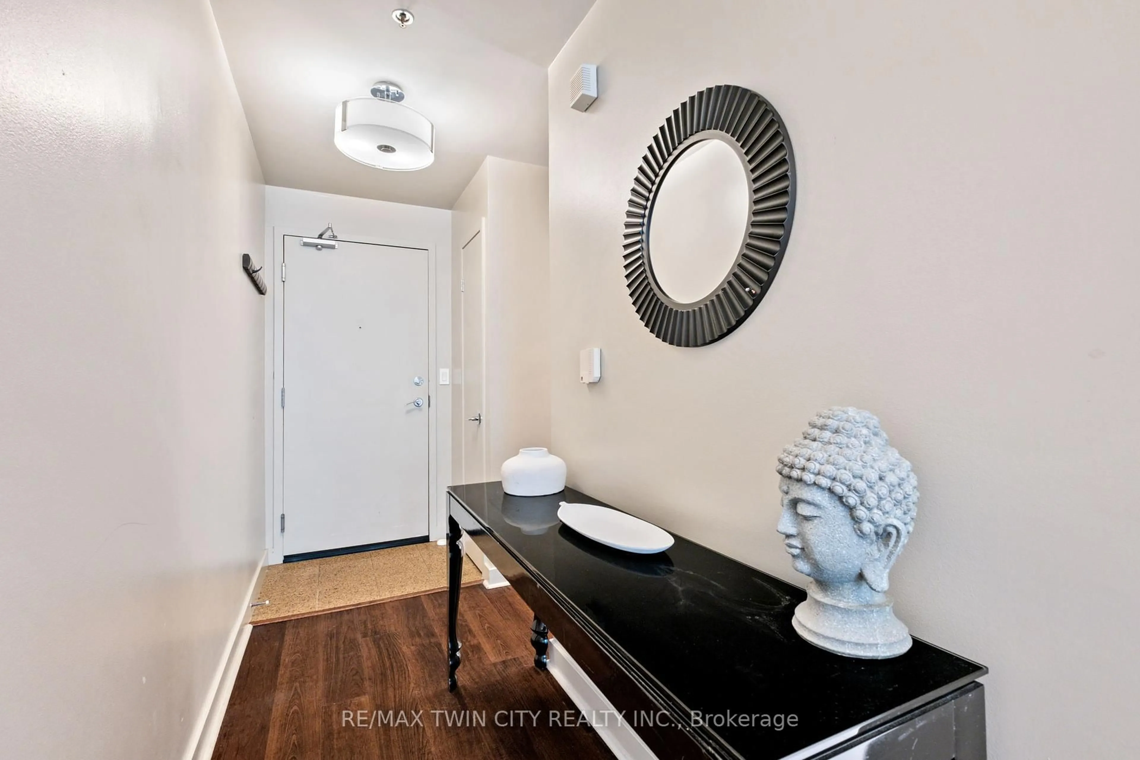 Indoor entryway for 81 Navy Wharf Crt #201, Toronto Ontario M5V 3S2