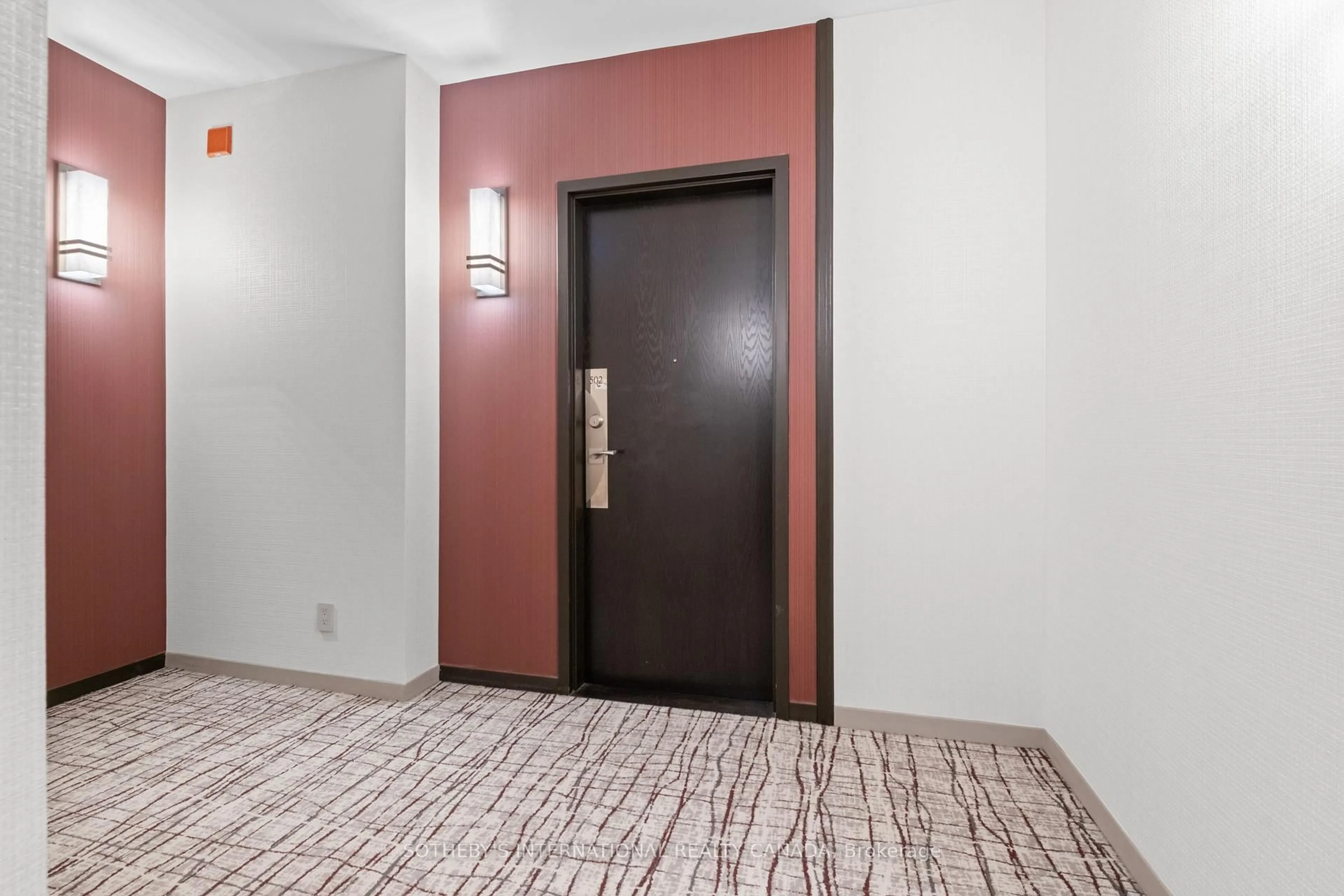 Indoor foyer for 1901 Yonge St #502, Toronto Ontario M4S 1Y6