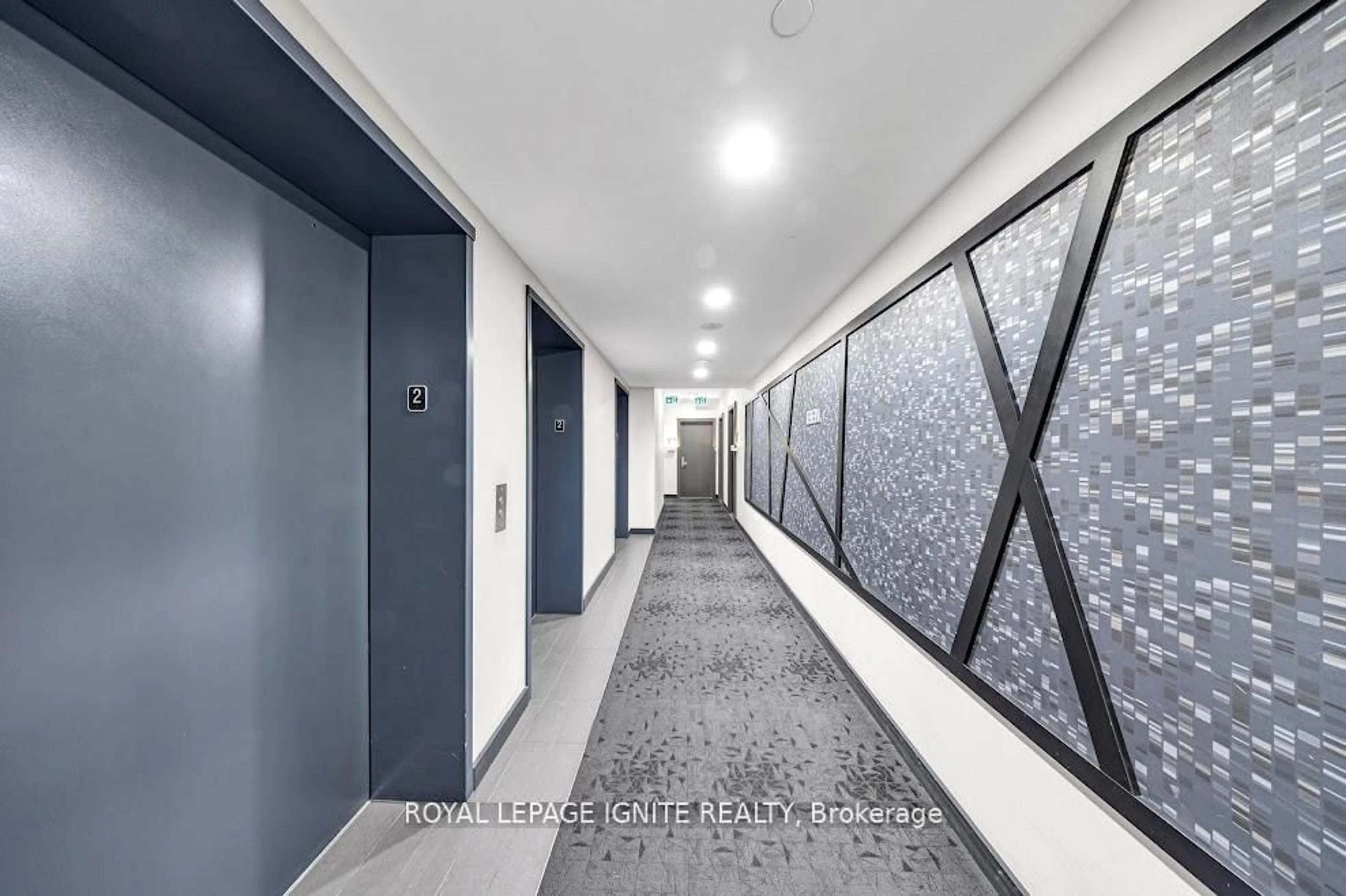 Indoor foyer for 52 Forest Manor Rd #207, Toronto Ontario M2J 0E2