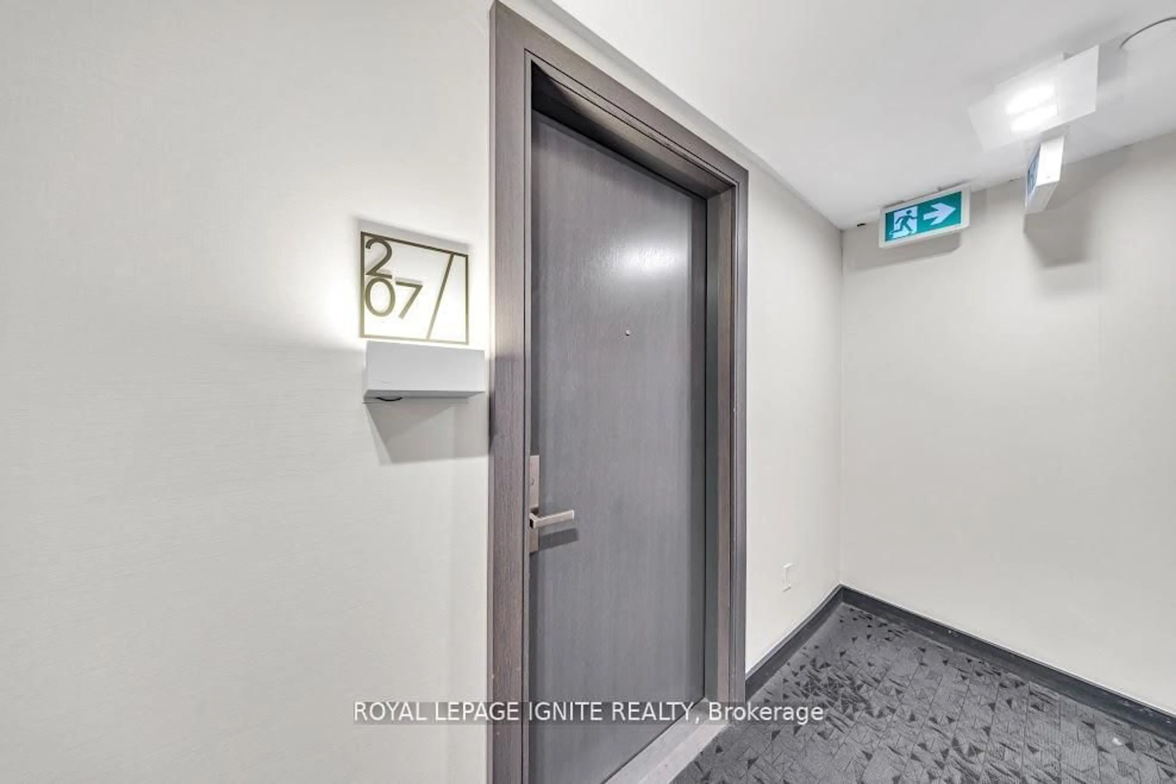 Indoor foyer for 52 Forest Manor Rd #207, Toronto Ontario M2J 0E2