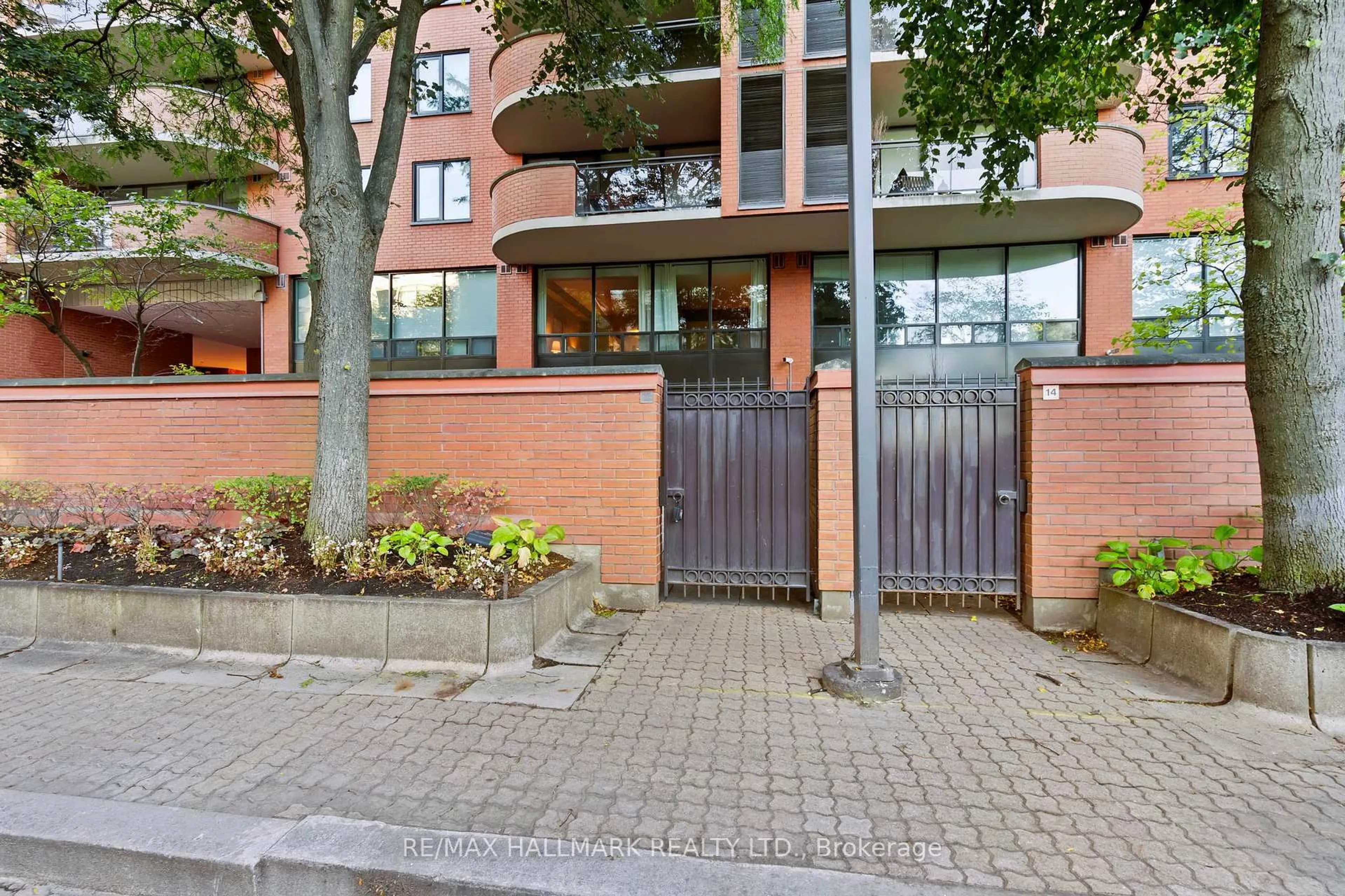 Unknown for 260 Heath St #TH 15, Toronto Ontario M5P 3L6