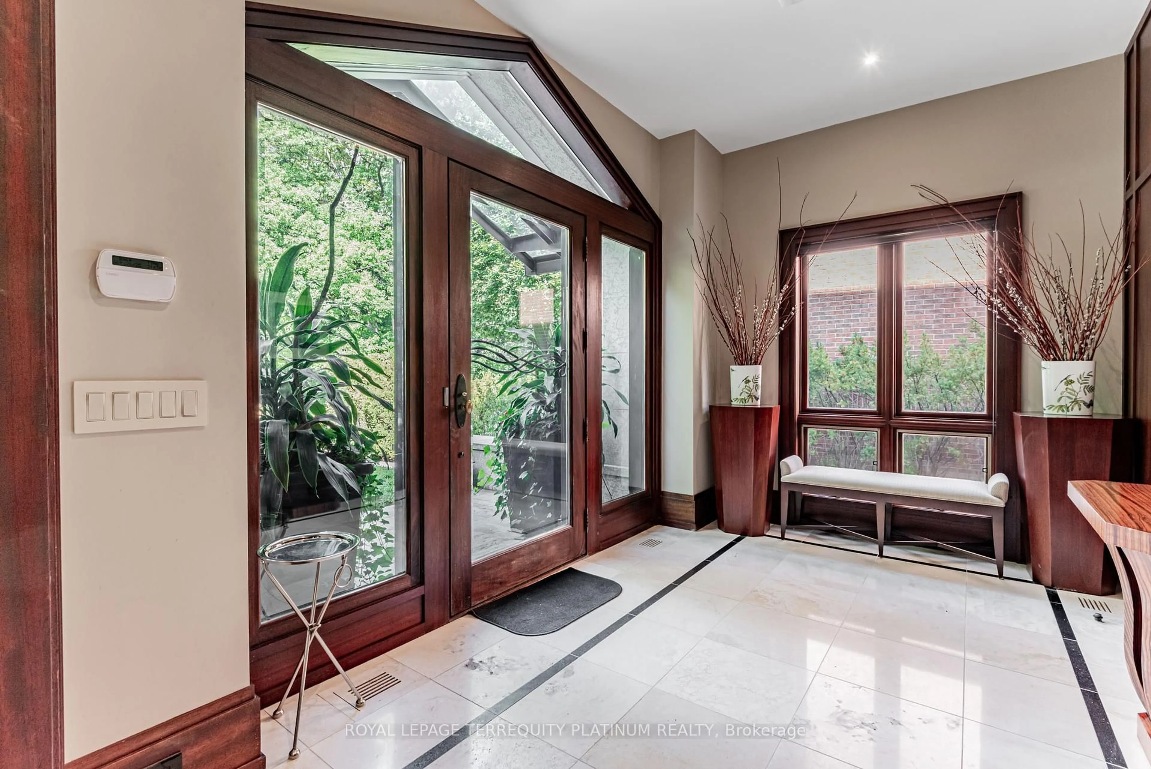 Indoor foyer for 177 Roxborough Dr, Toronto Ontario M4W 1X7
