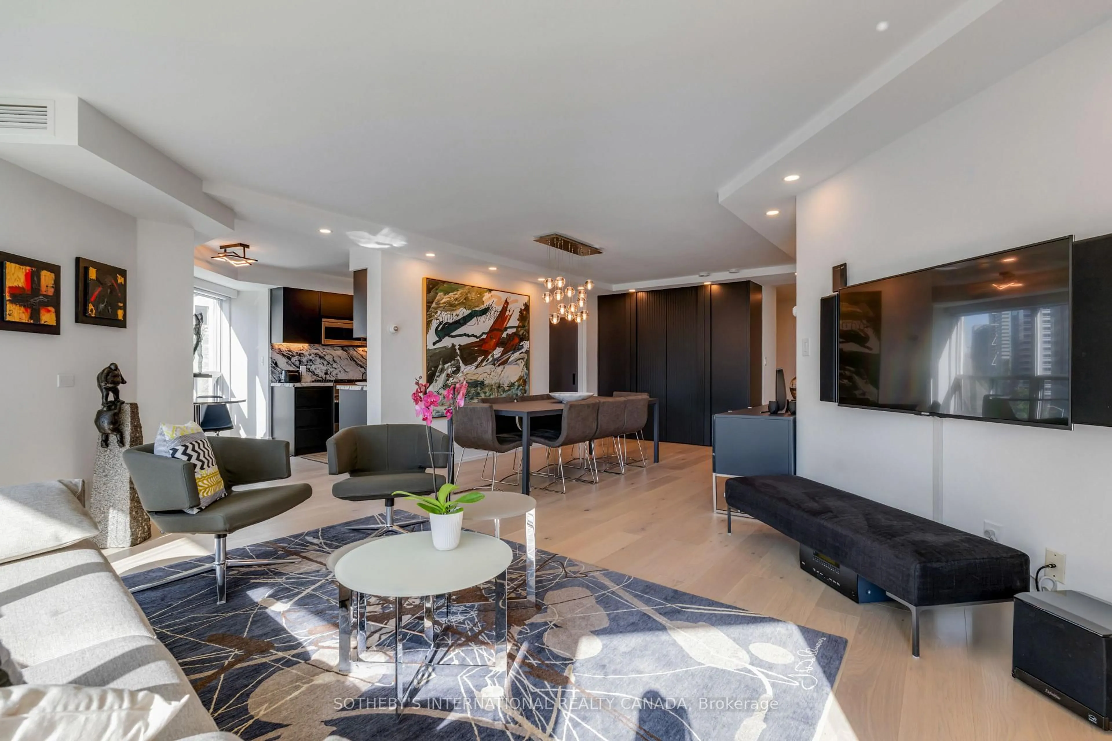 Lobby for 300 Bloor St #1008, Toronto Ontario M4W 3Y2
