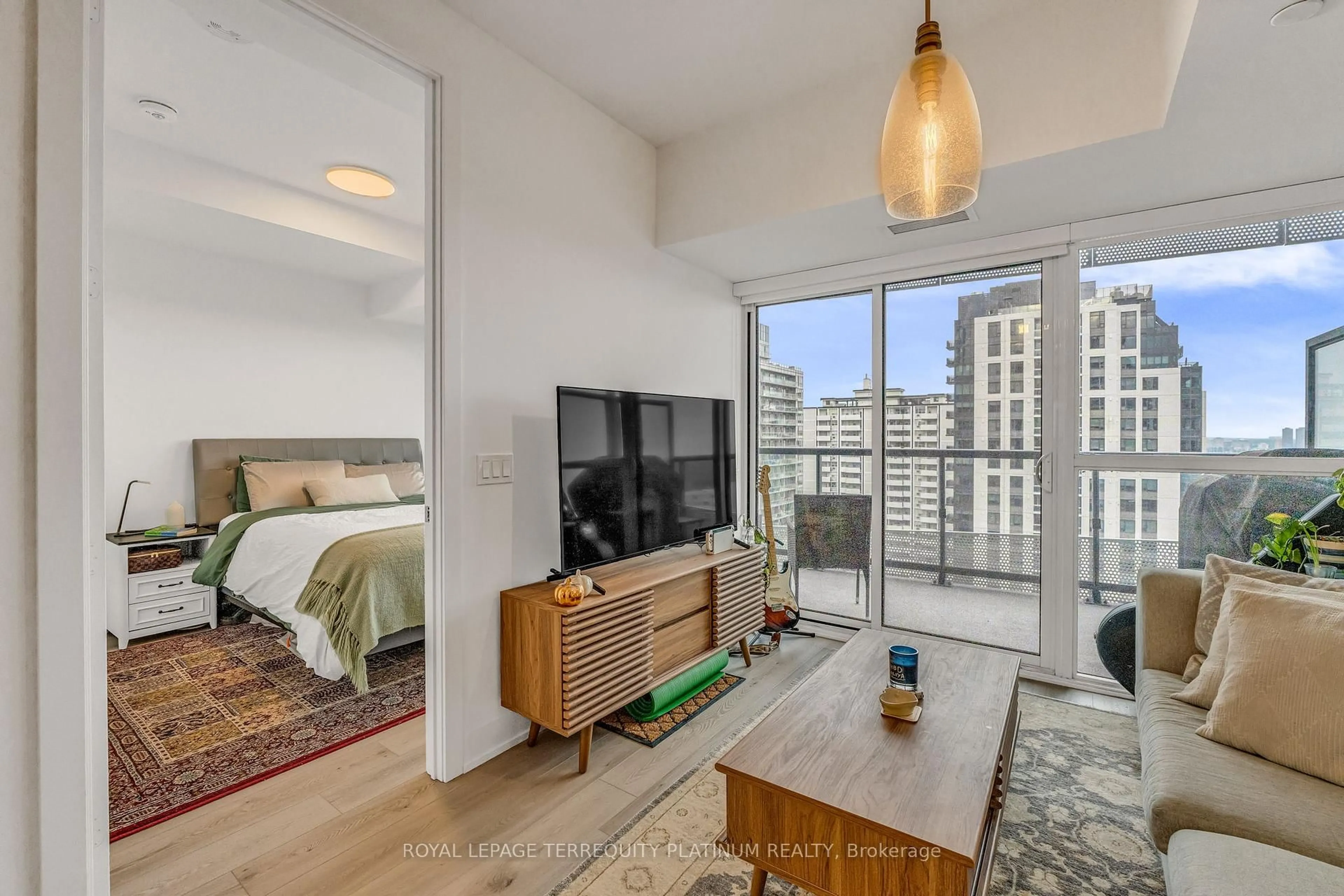 A pic of a room for 11 Lillian St #1410, Toronto Ontario M4S 2H7