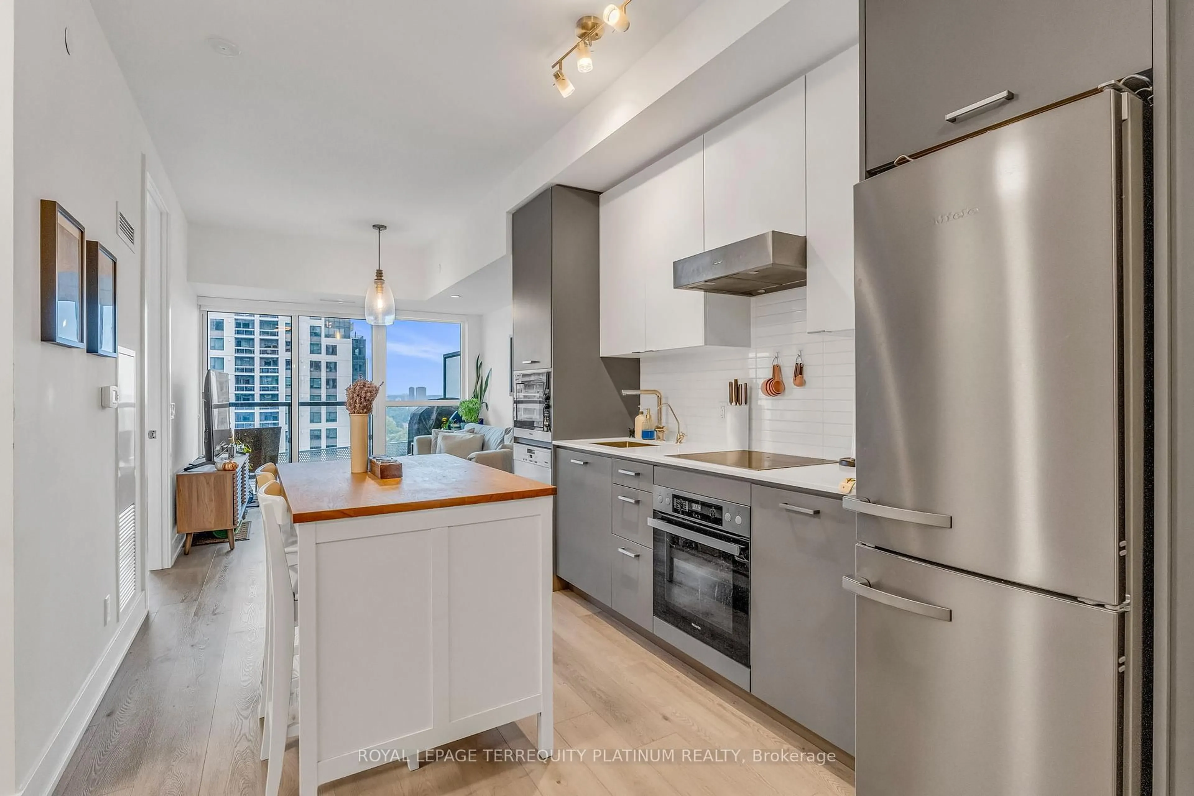 Unknown for 11 Lillian St #1410, Toronto Ontario M4S 2H7