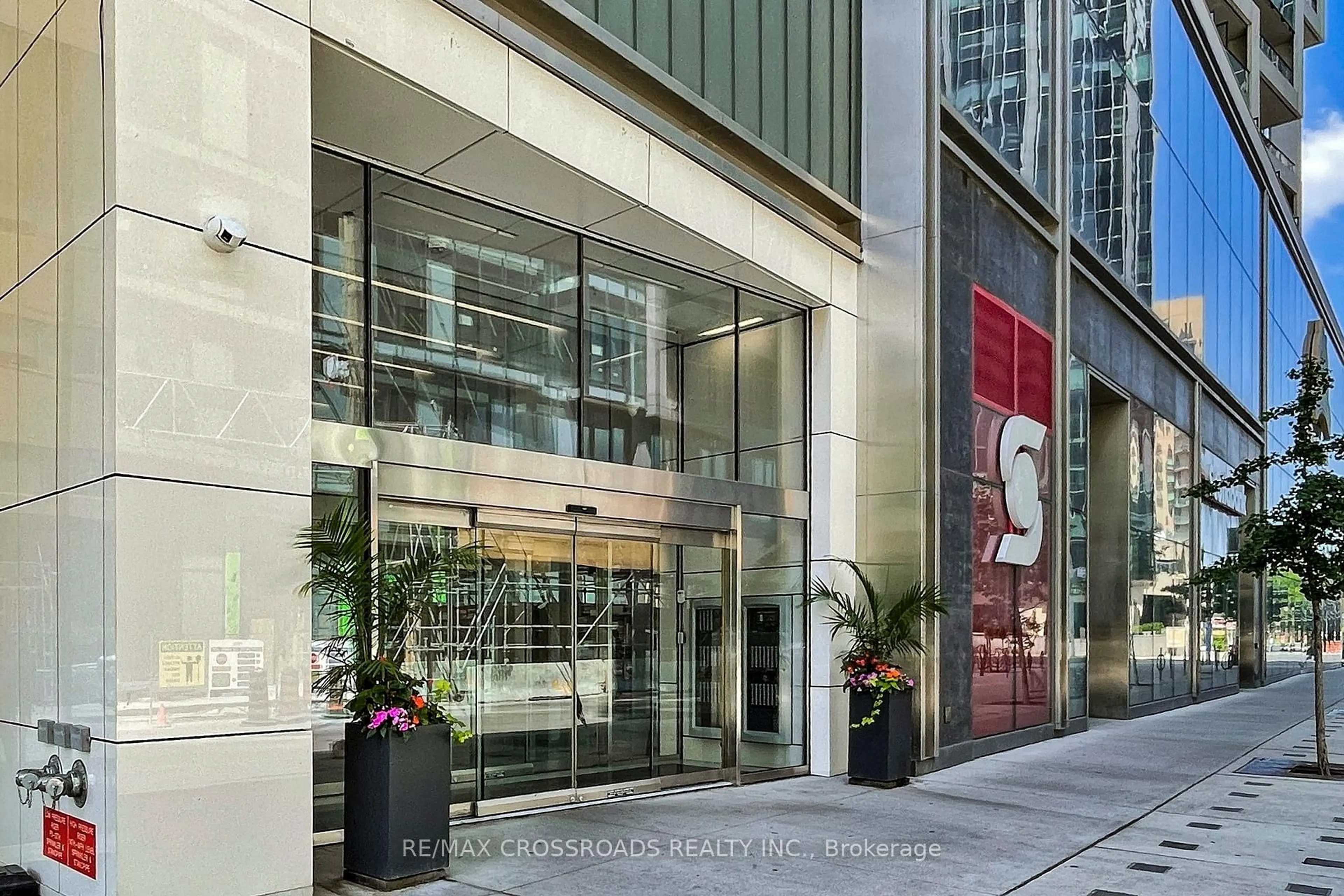 Indoor foyer for 5 Soudan Ave #3110, Toronto Ontario M4S 0B1