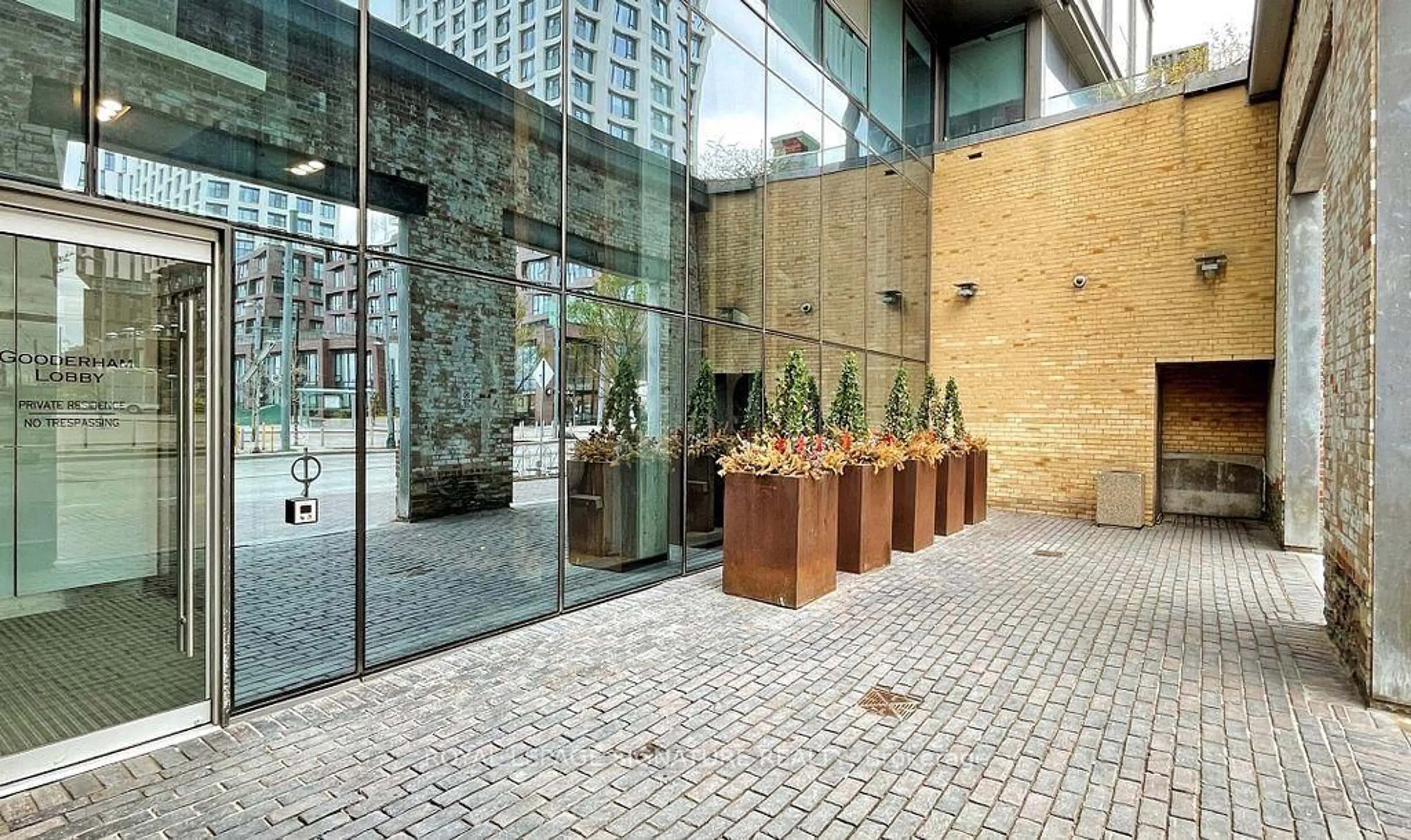 Unknown for 390 Cherry St #204, Toronto Ontario M5A 0E2