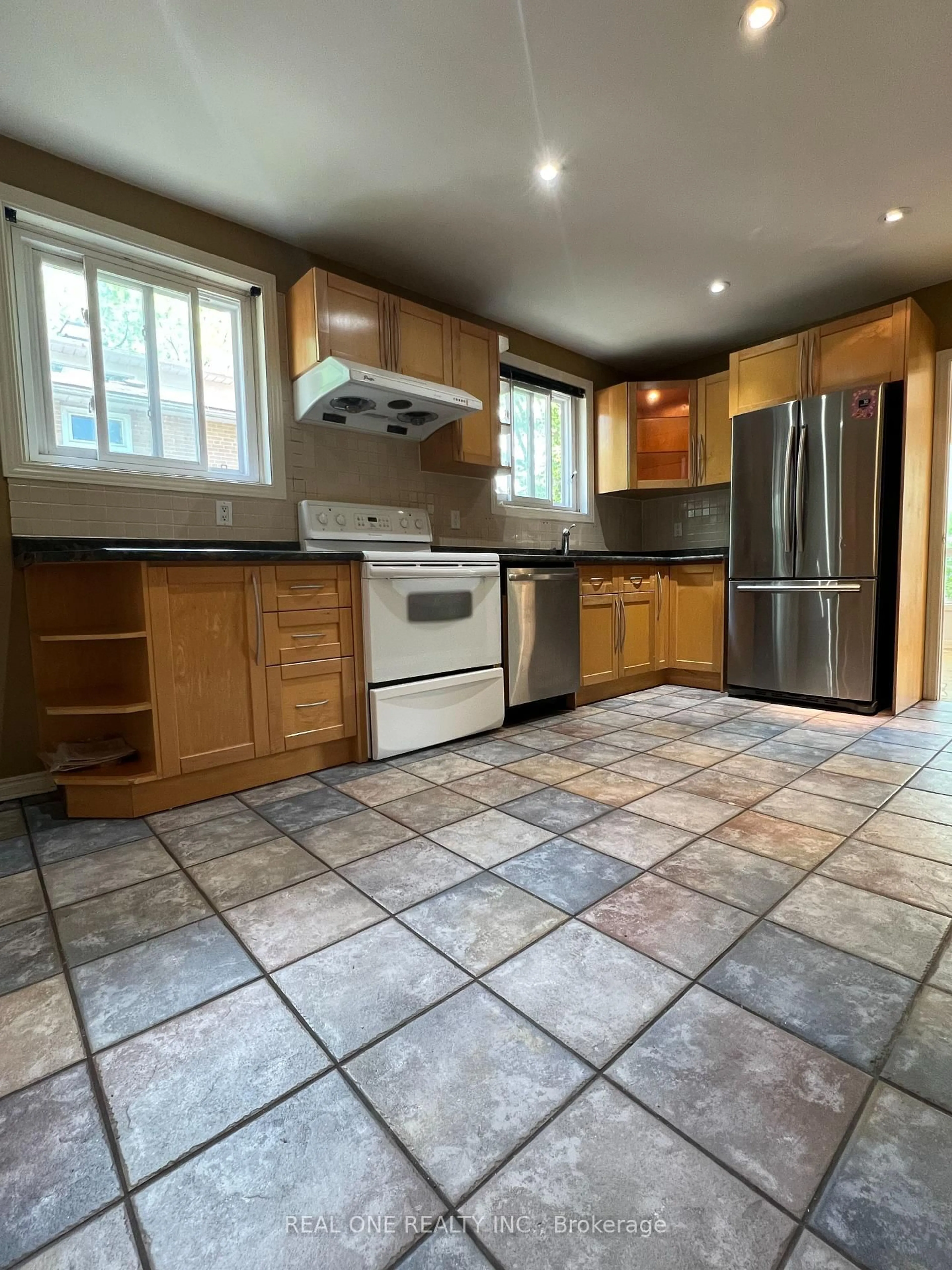 Unknown for 34 Shippigan Cres, Toronto Ontario M2J 2G2