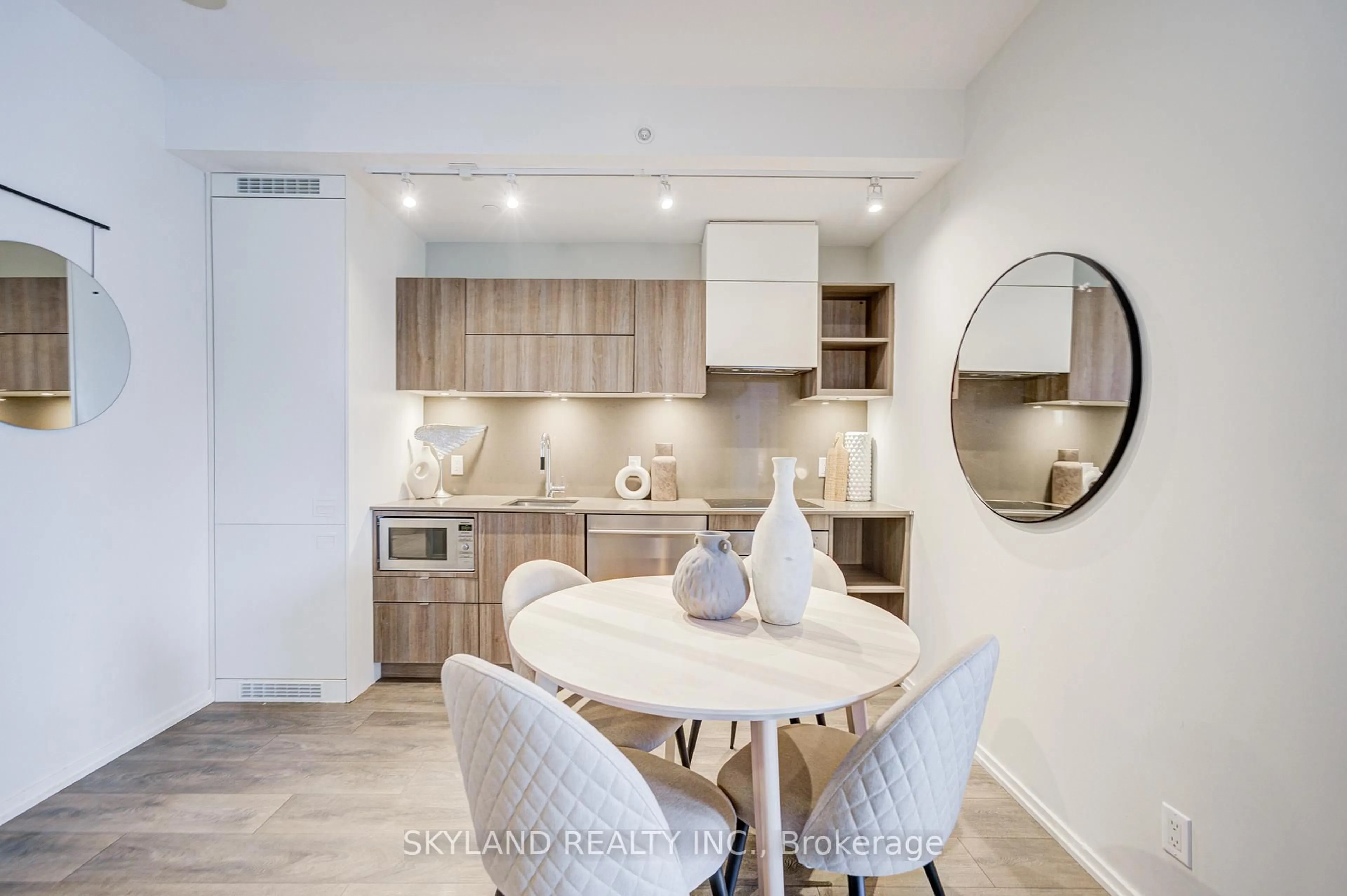 Open concept kitchen, unknown for 125 Peter St #3211, Toronto Ontario M5V 0M2