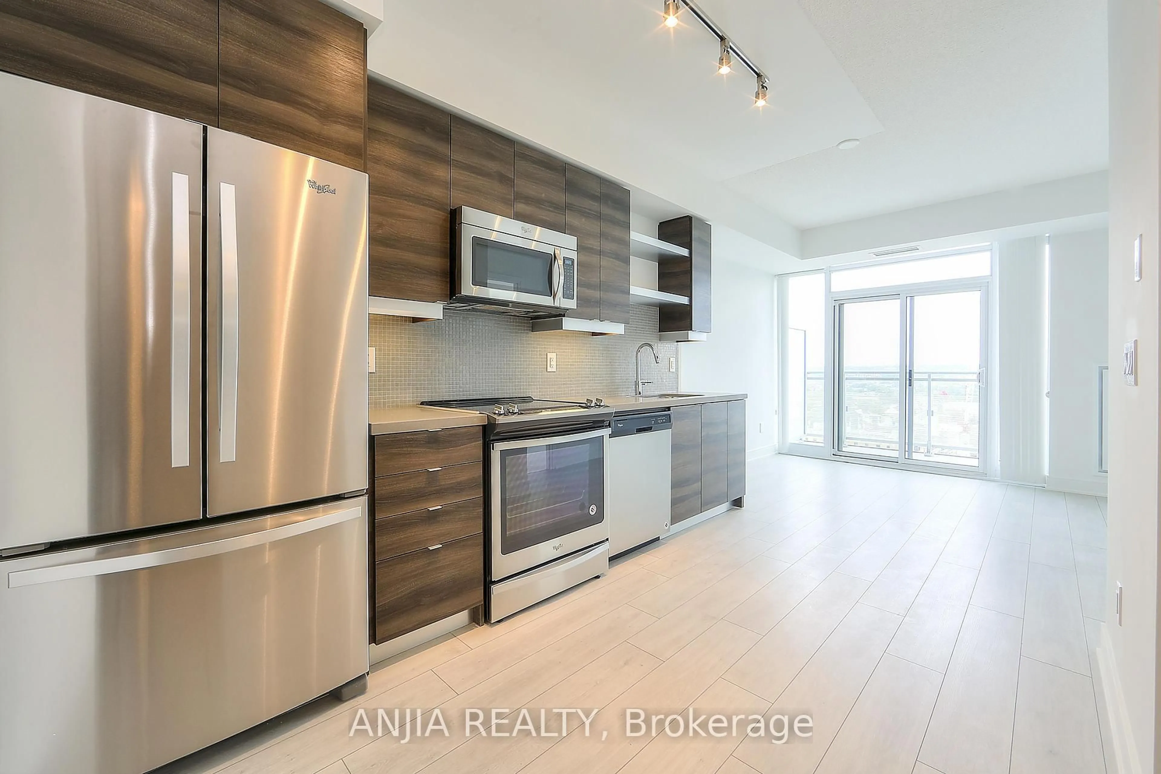 Open concept kitchen, unknown for 525 Adelaide St #PH11, Toronto Ontario M5V 1T6