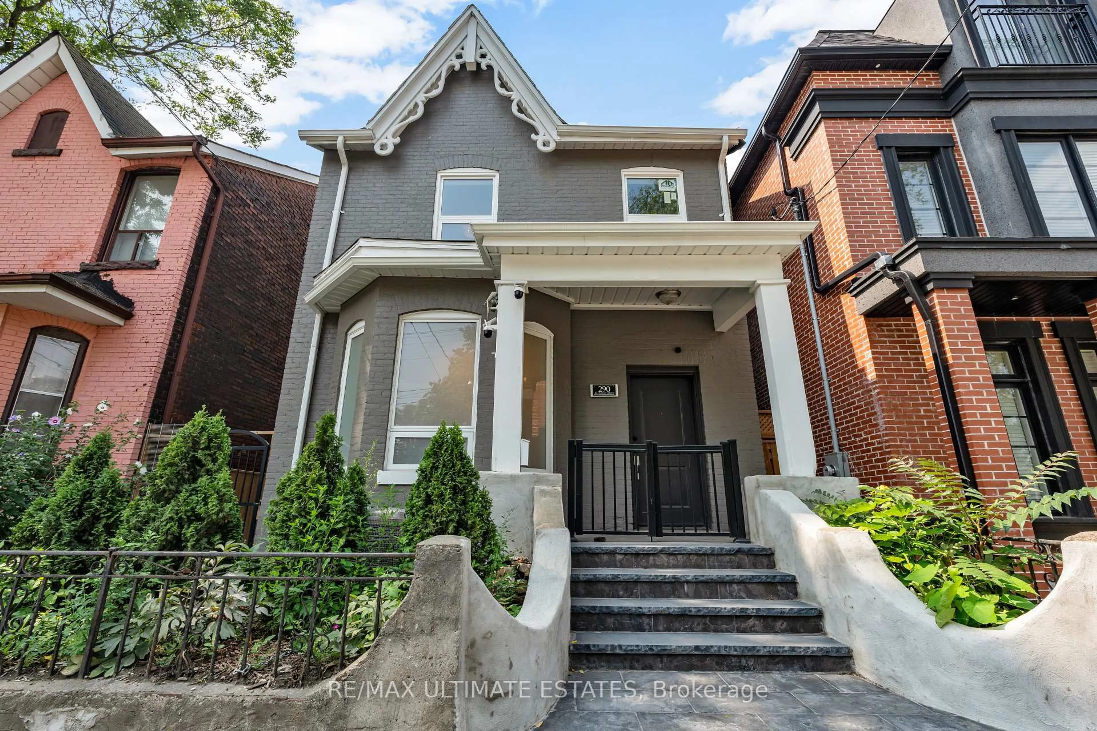 Home with brick exterior material, street for 290 Bathurst St, Toronto Ontario M5T 2S3