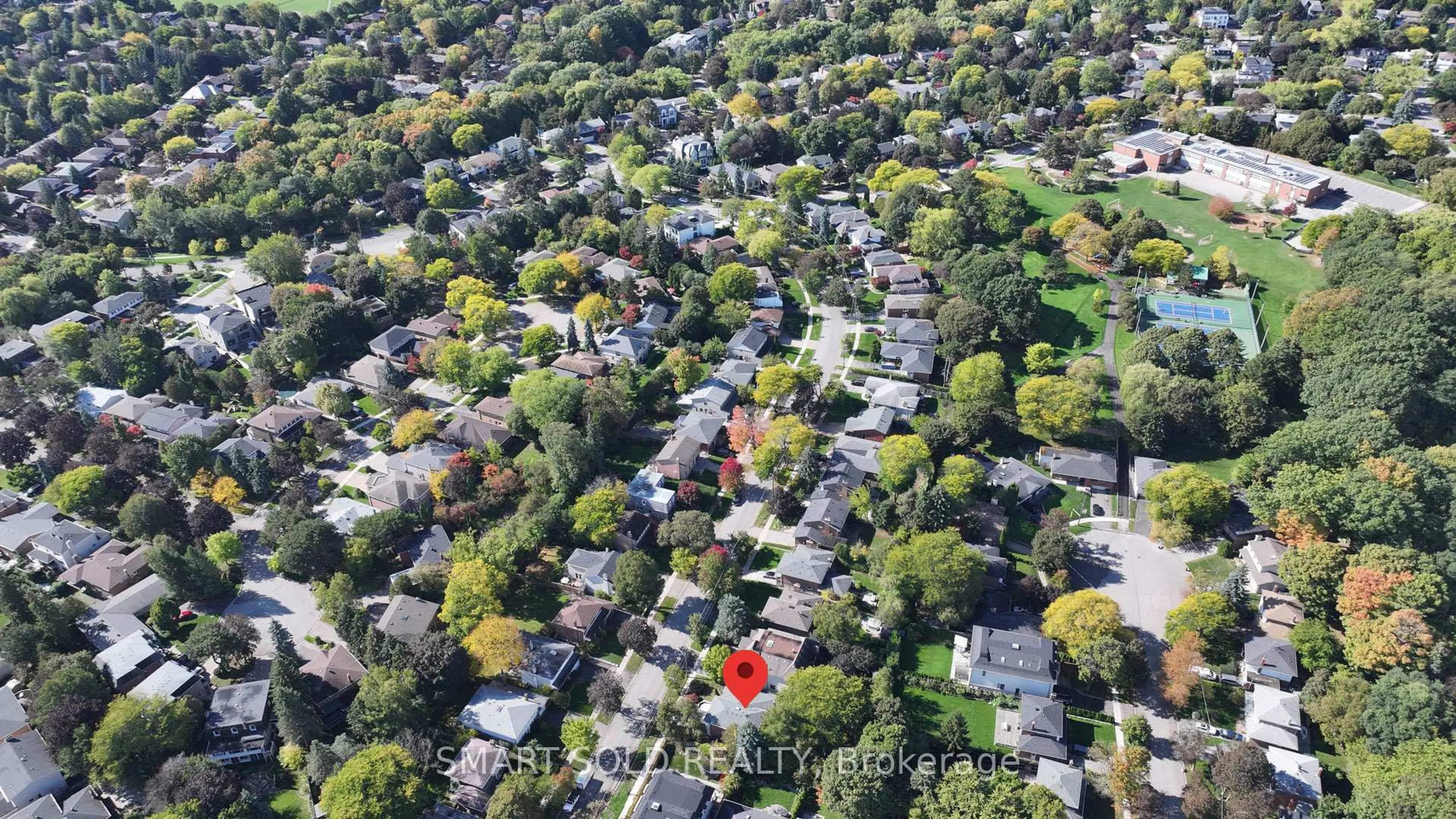 A pic from outside/outdoor area/front of a property/back of a property/a pic from drone, street for 42 Davean Dr, Toronto Ontario M2L 2R7