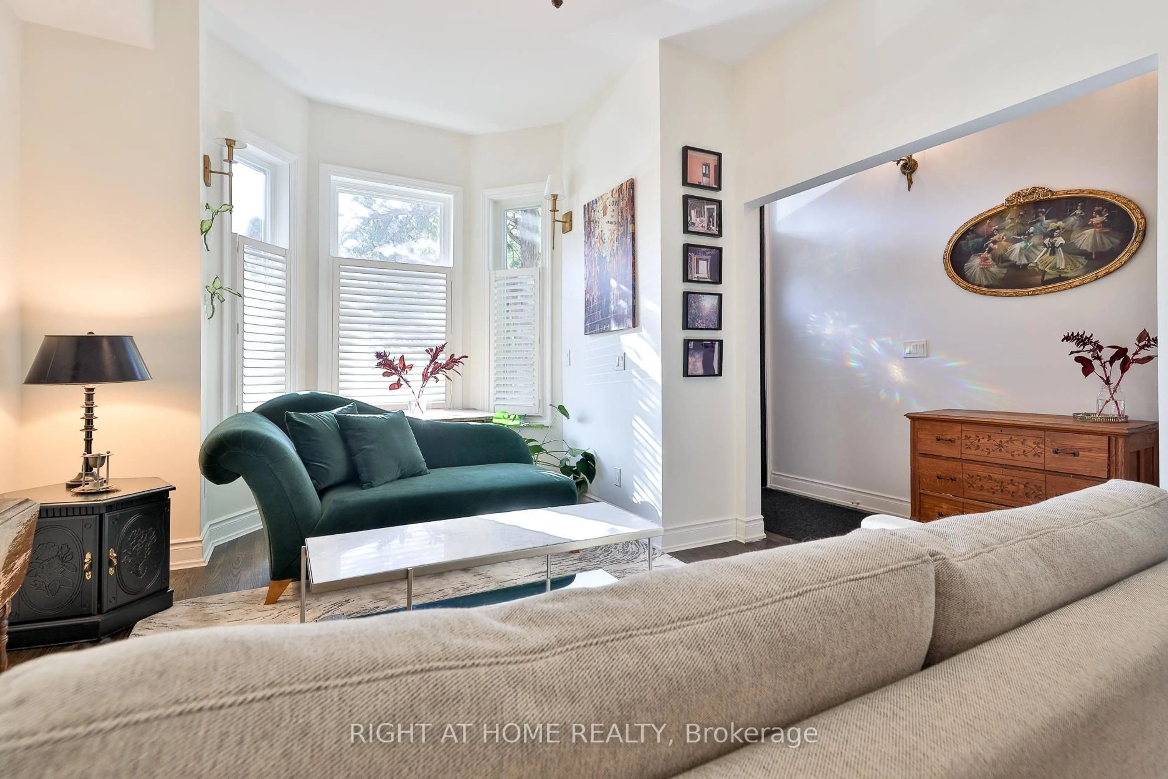 Living room with furniture, unknown for 161 Euclid Ave, Toronto Ontario M6J 2J8