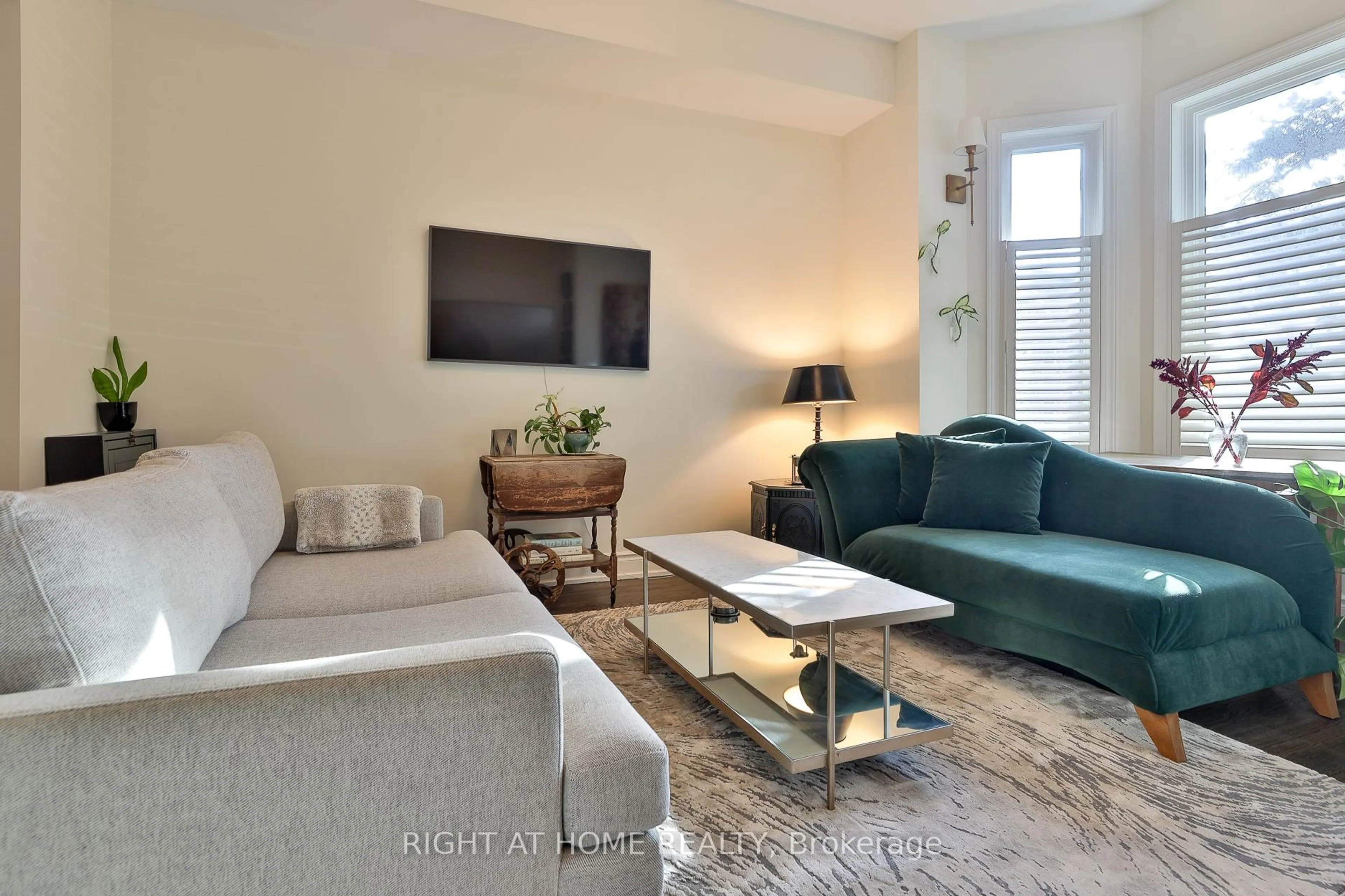 Living room with furniture, unknown for 161 Euclid Ave, Toronto Ontario M6J 2J8