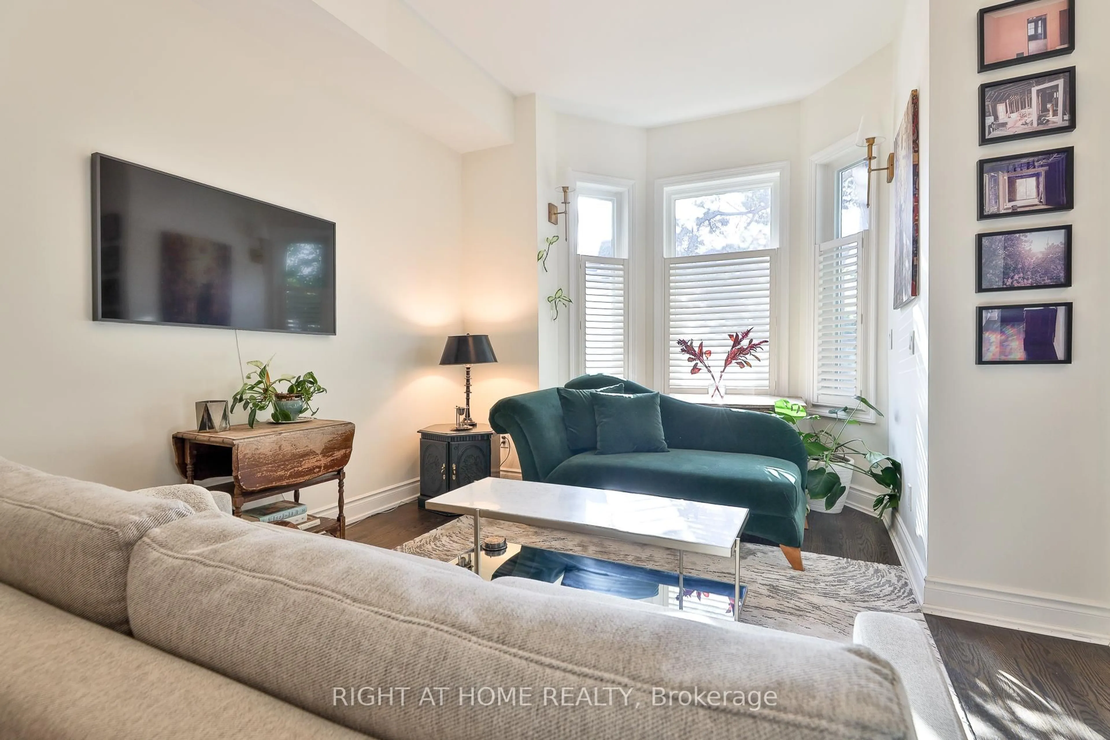 Living room with furniture, unknown for 161 Euclid Ave, Toronto Ontario M6J 2J8
