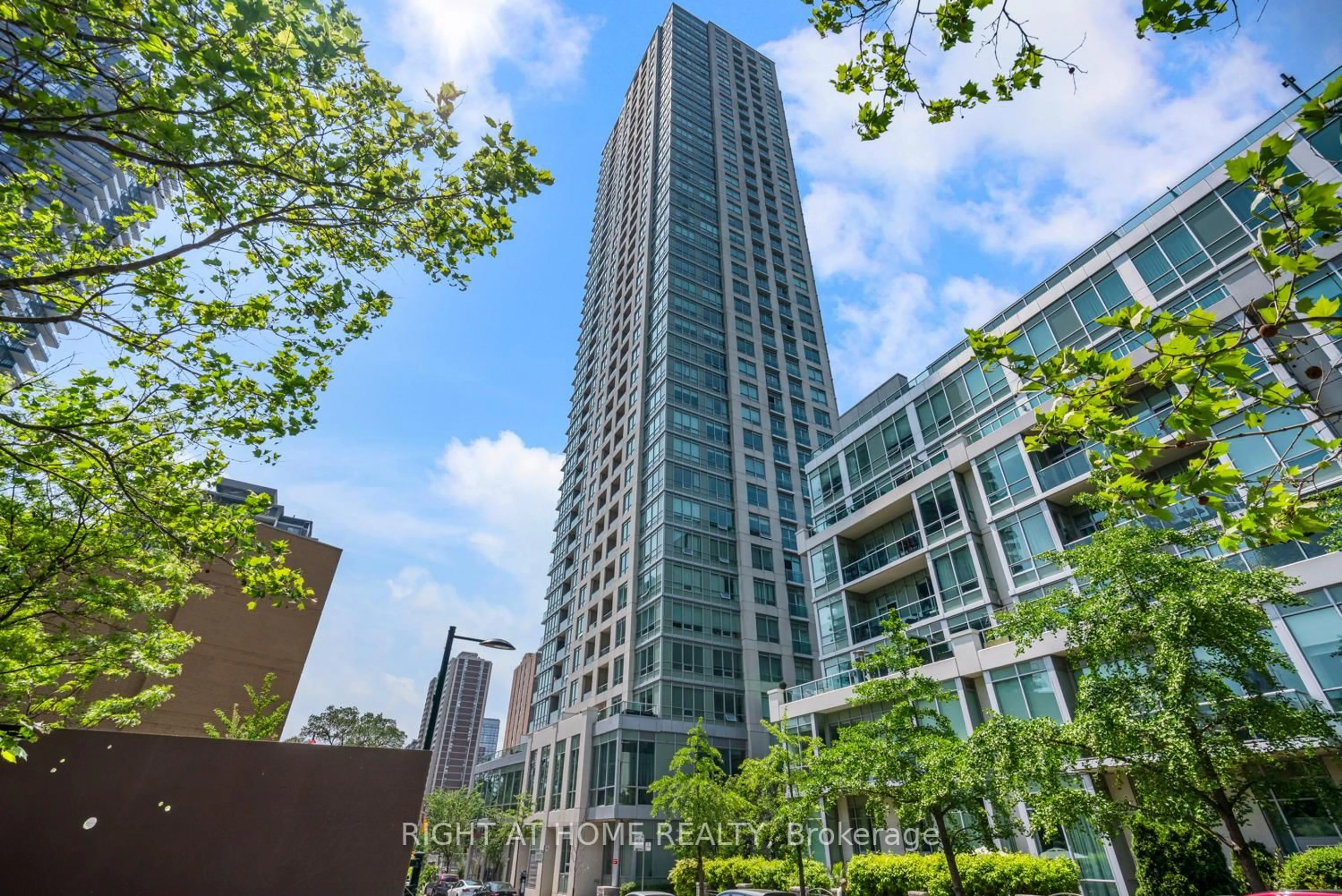 Unknown for 120 Homewood Ave #3302, Toronto Ontario M4Y 2J3