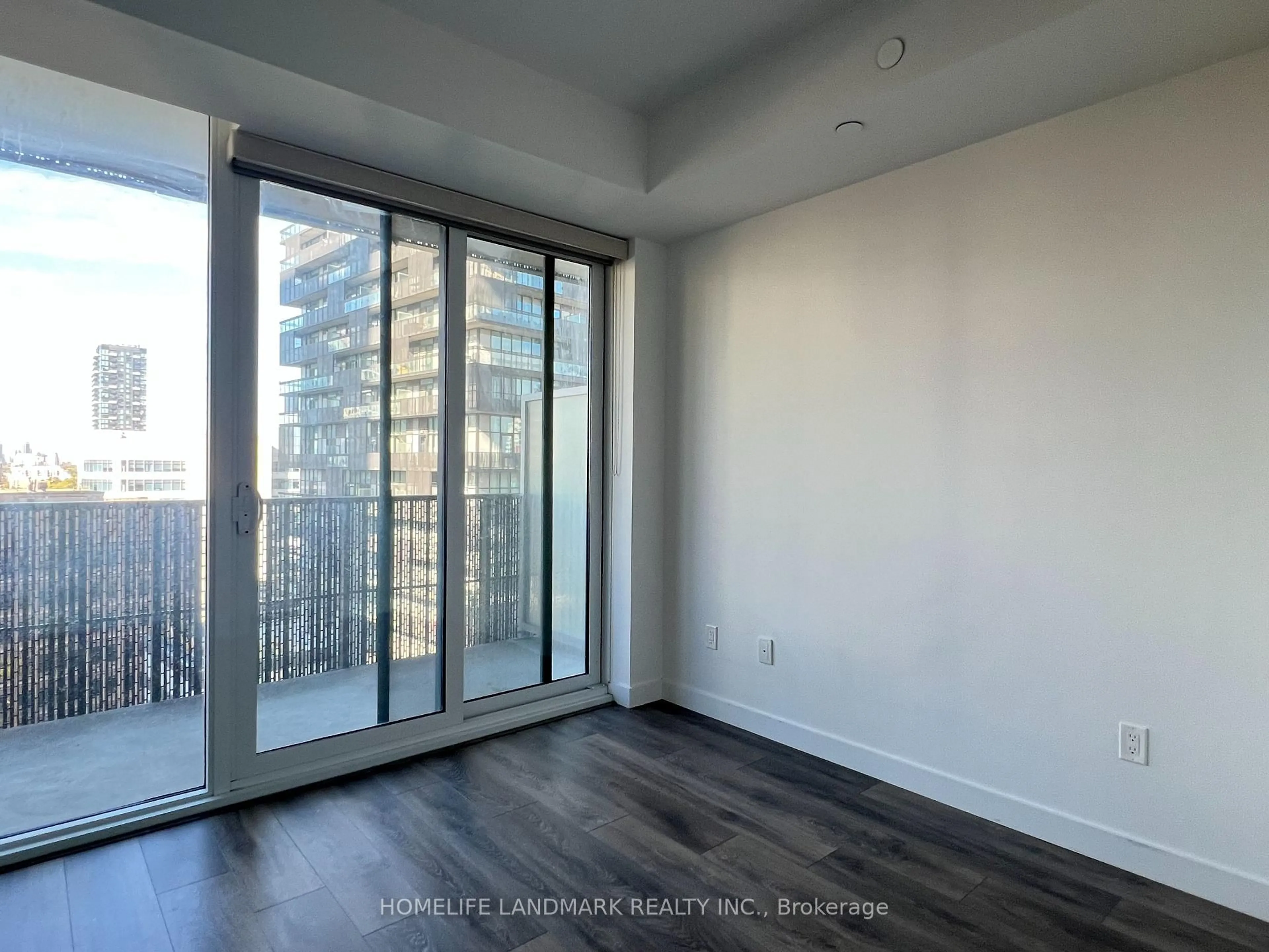 A pic of a room for 8 Eglinton Ave #1007, Toronto Ontario M4P 1A6