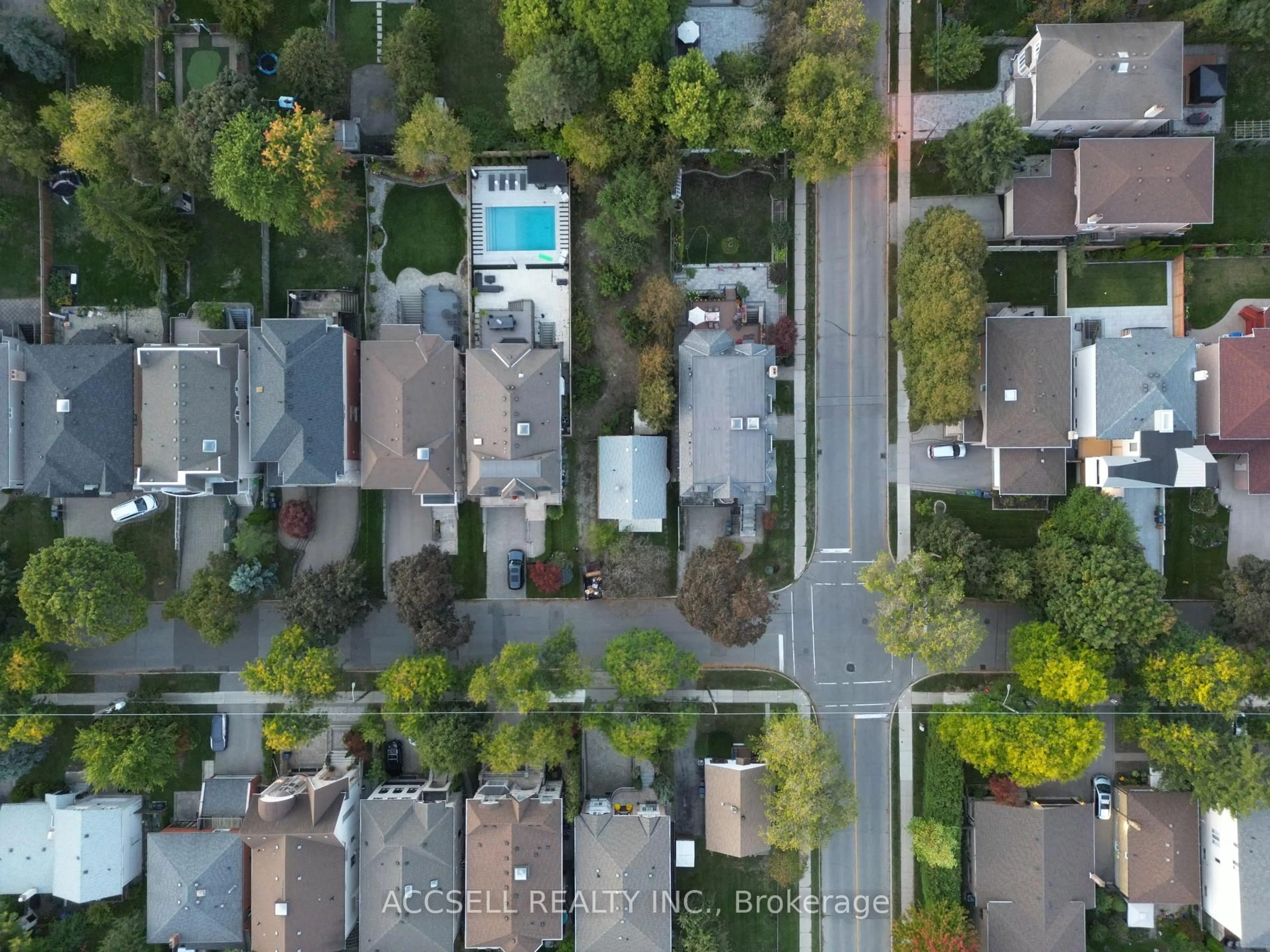 A pic from outside/outdoor area/front of a property/back of a property/a pic from drone, street for 228 Byng Ave, Toronto Ontario M2N 4L1