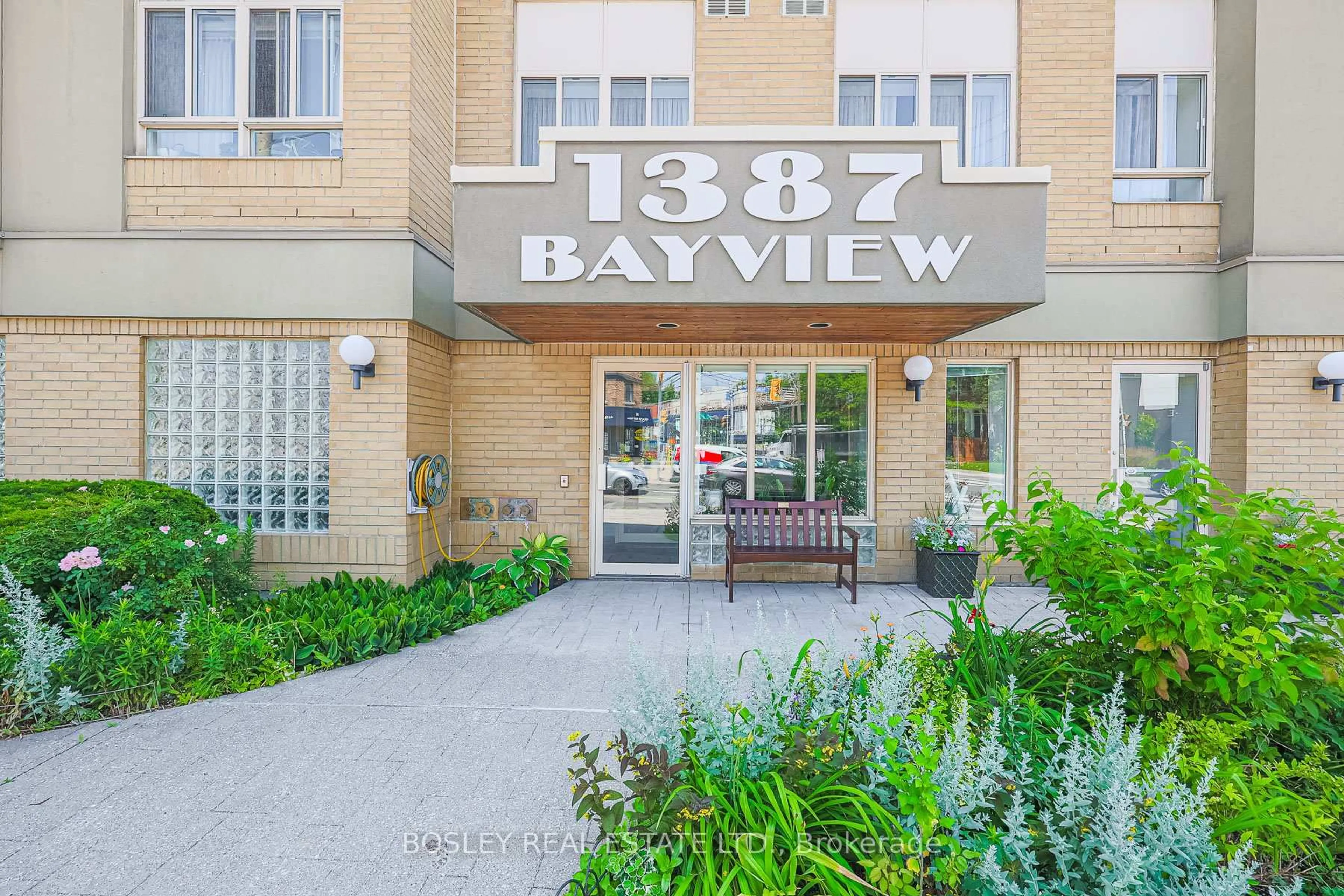 Indoor foyer for 1387 Bayview Ave #306, Toronto Ontario M4G 3A5