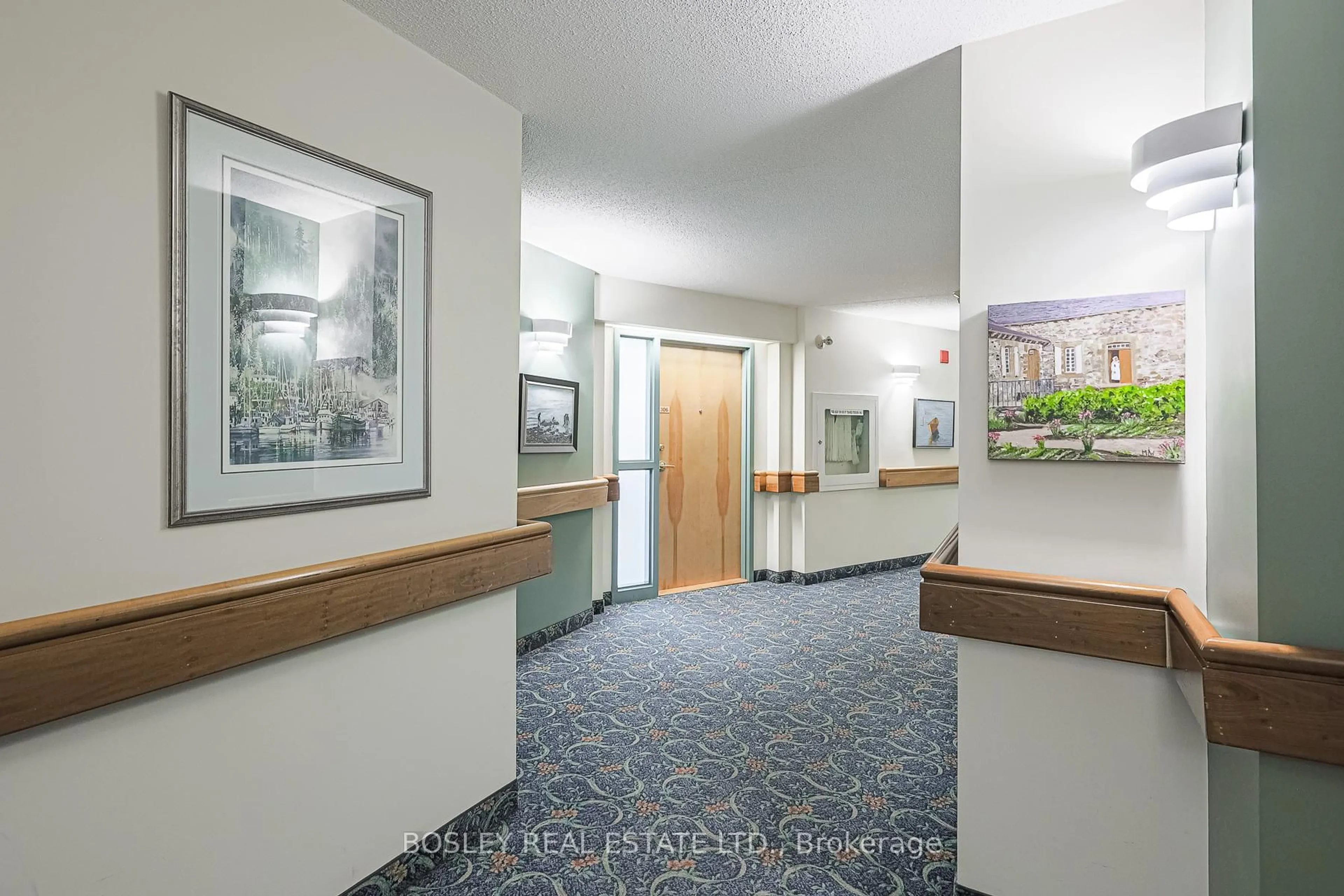 Indoor foyer for 1387 Bayview Ave #306, Toronto Ontario M4G 3A5