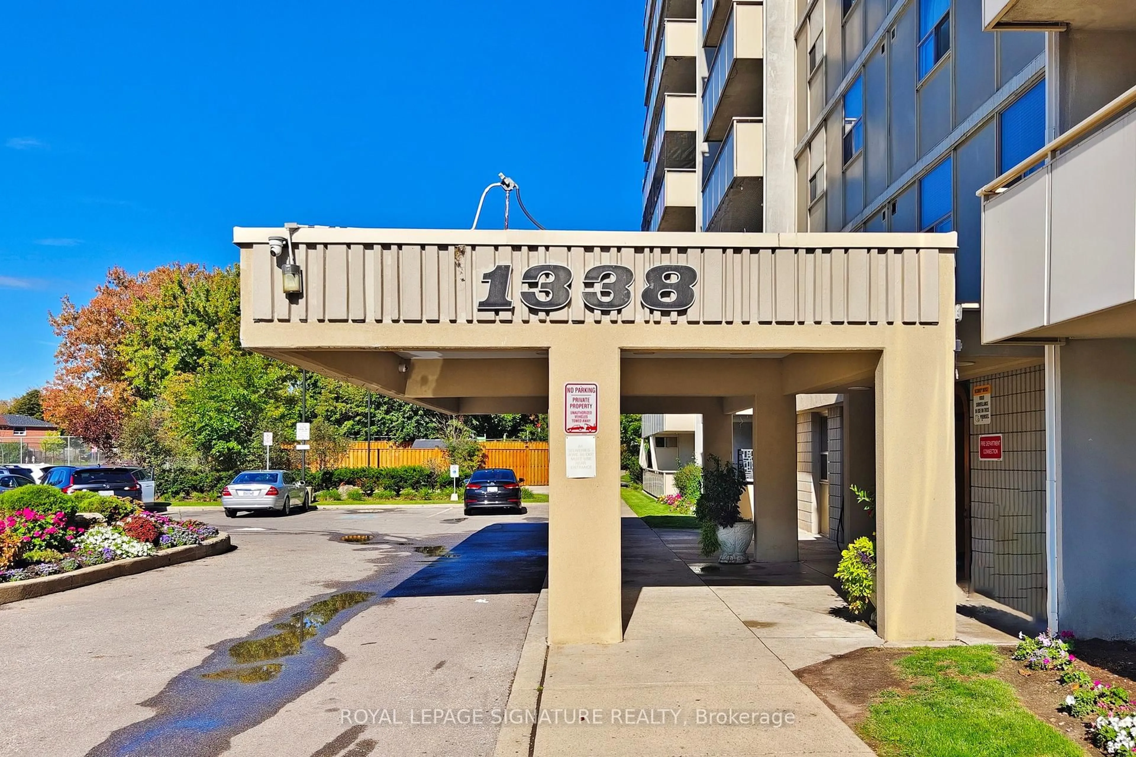 Indoor foyer for 1338 York Mills Rd #307, Toronto Ontario M3A 3M3
