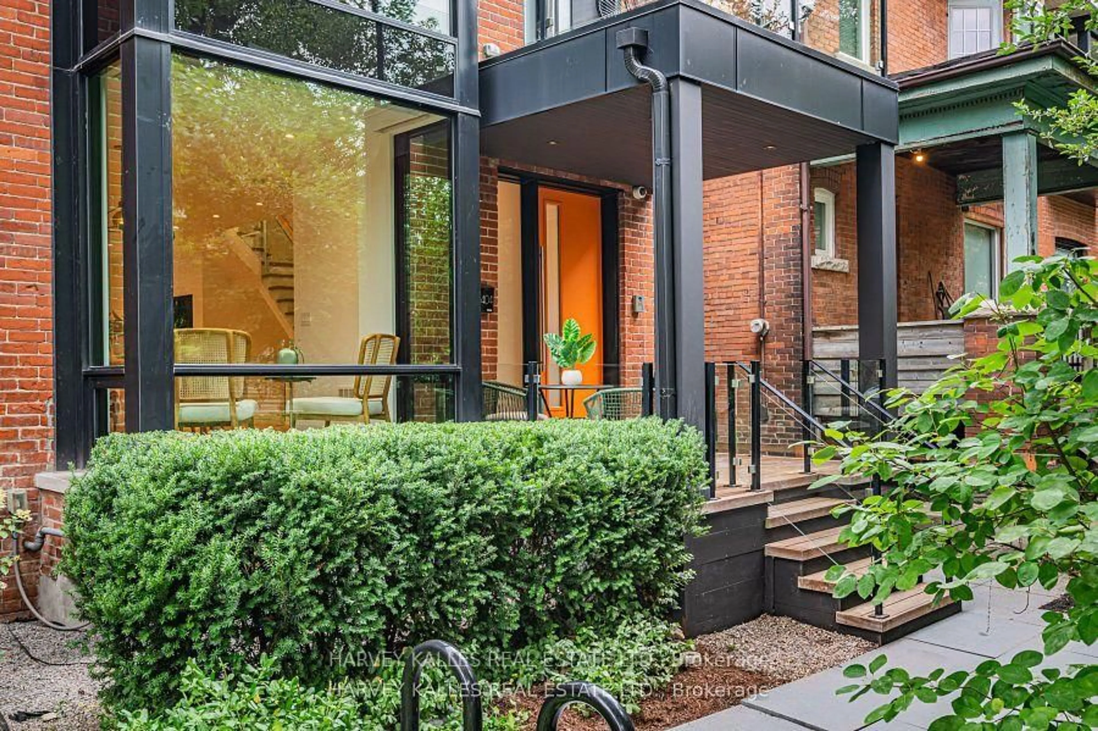 Home with brick exterior material, street for 404 Brunswick Ave, Toronto Ontario M5R 2Z4