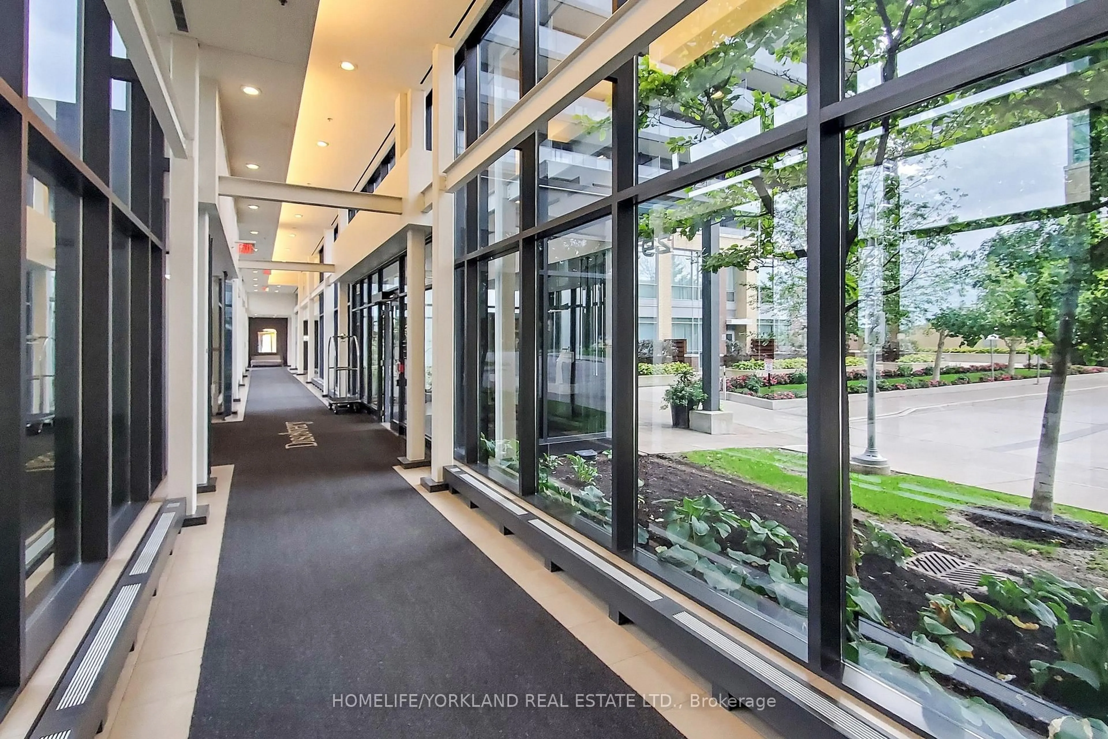 Indoor foyer for 33 Singer Crt #2912, Toronto Ontario M2K 0B4