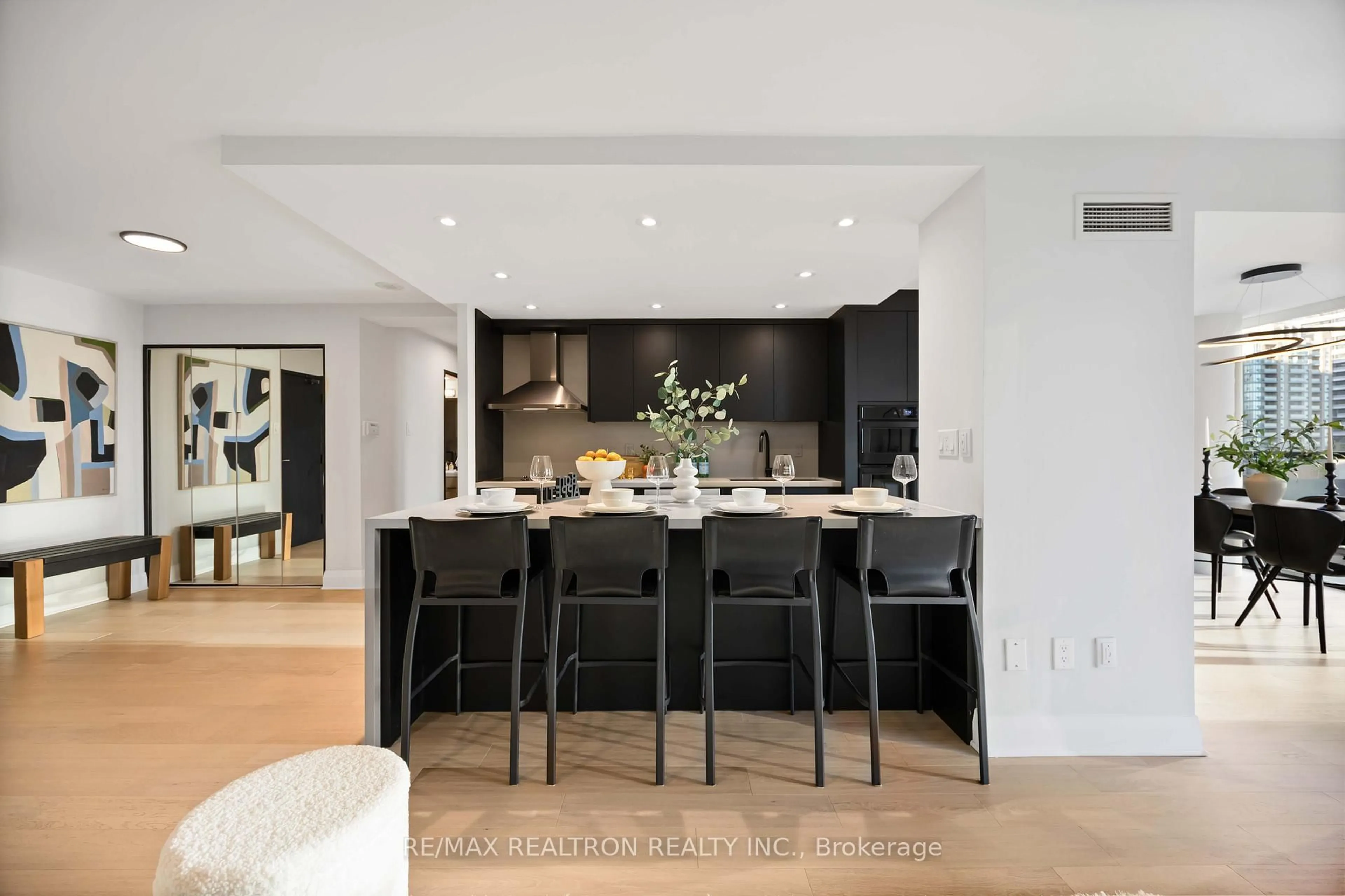Contemporary kitchen, unknown for 5460 Yonge St #605, Toronto Ontario M2N 6K7