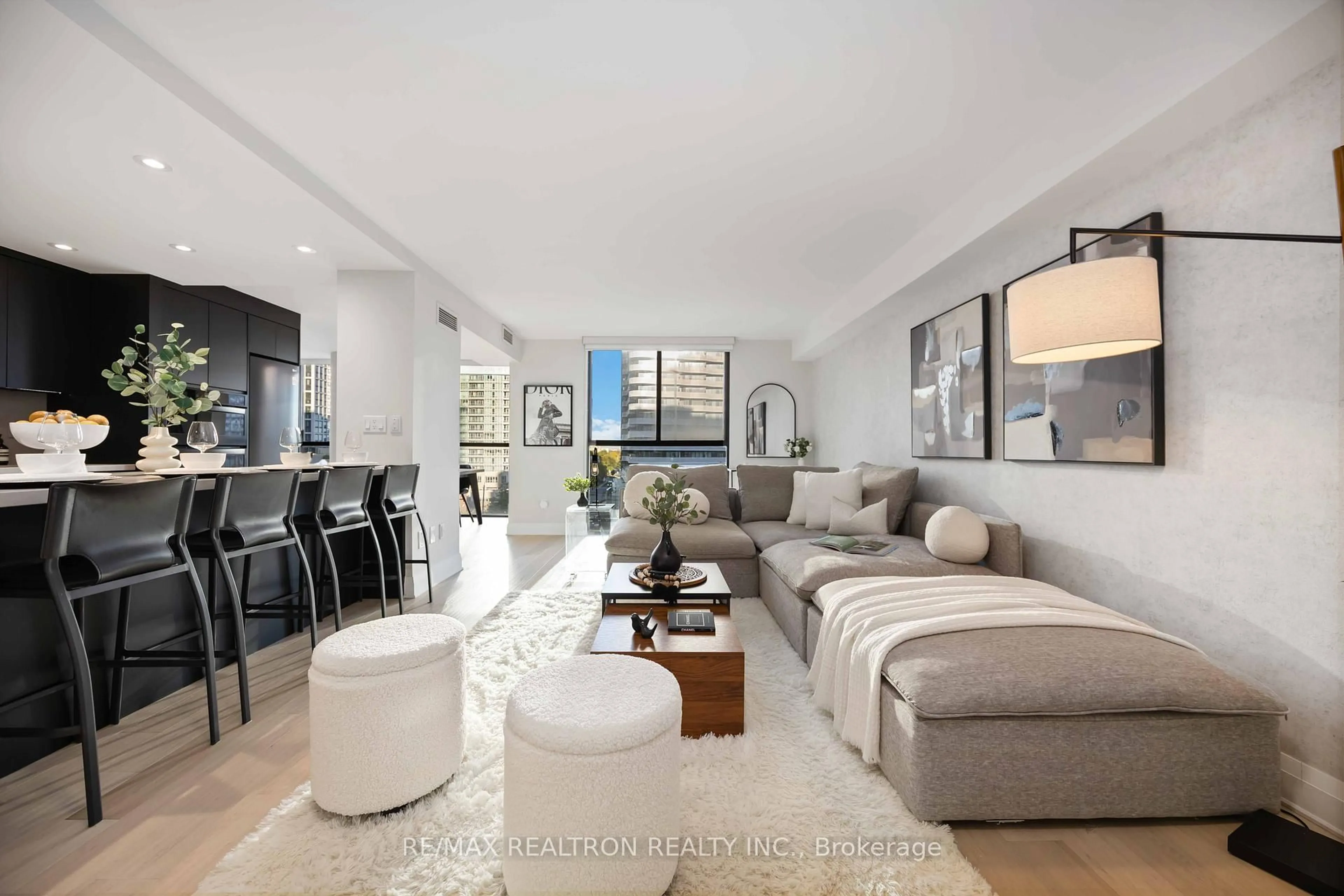 Living room with furniture, unknown for 5460 Yonge St #605, Toronto Ontario M2N 6K7