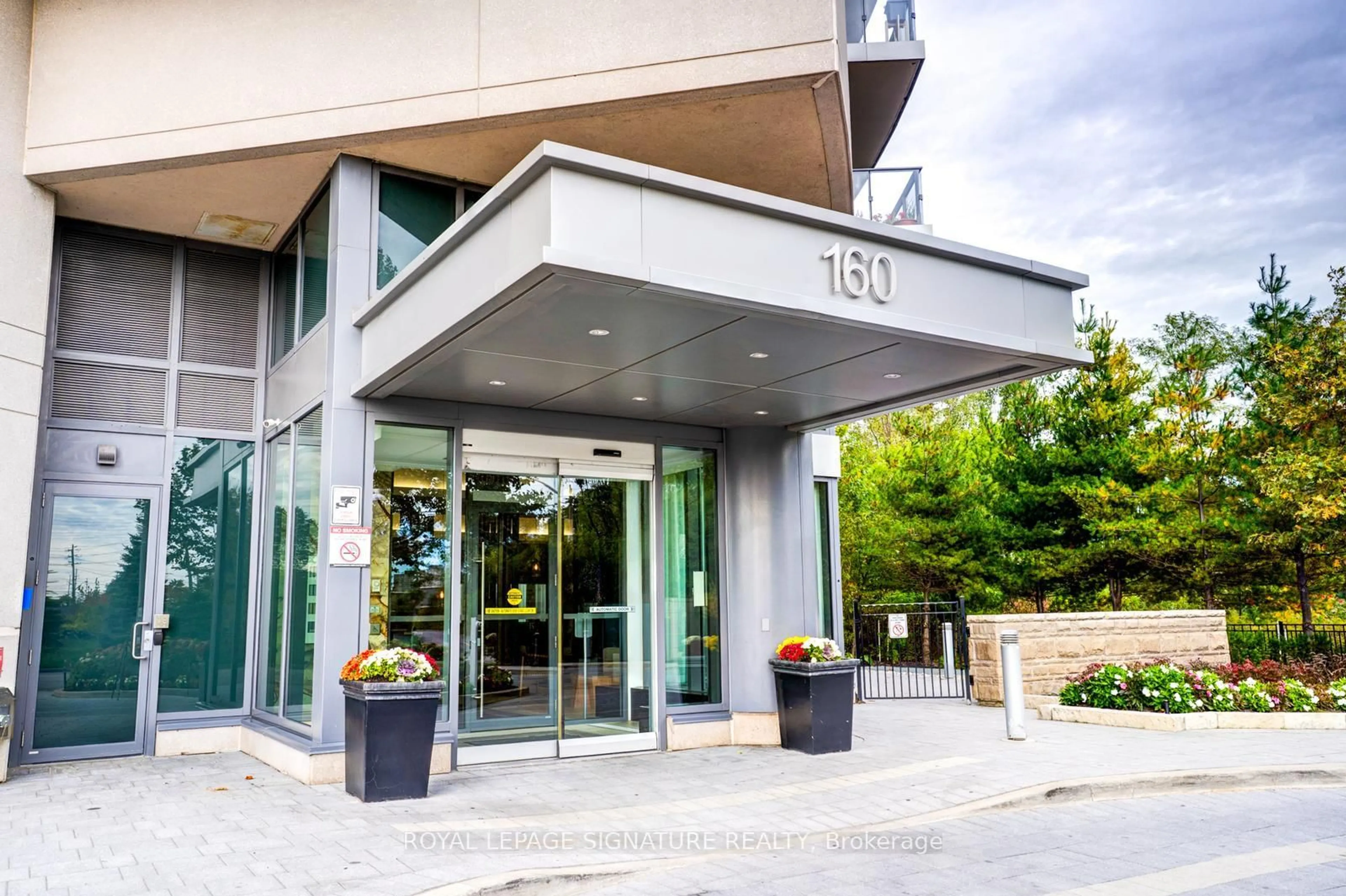 Indoor foyer for 160 Vanderhoof Ave #504, Toronto Ontario M4G 0B7