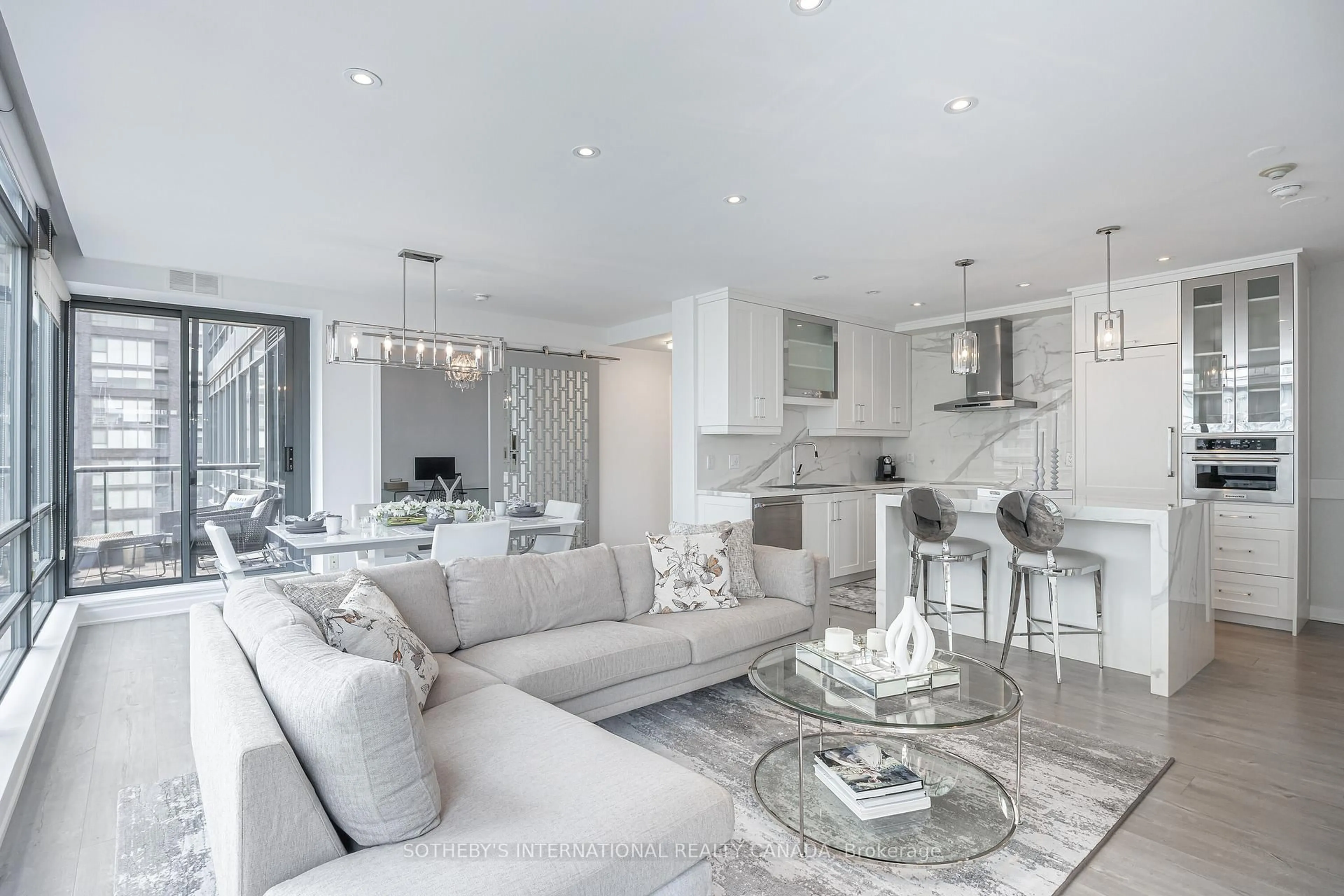 Living room with furniture, unknown for 438 King St #1901, Toronto Ontario M5V 1L4