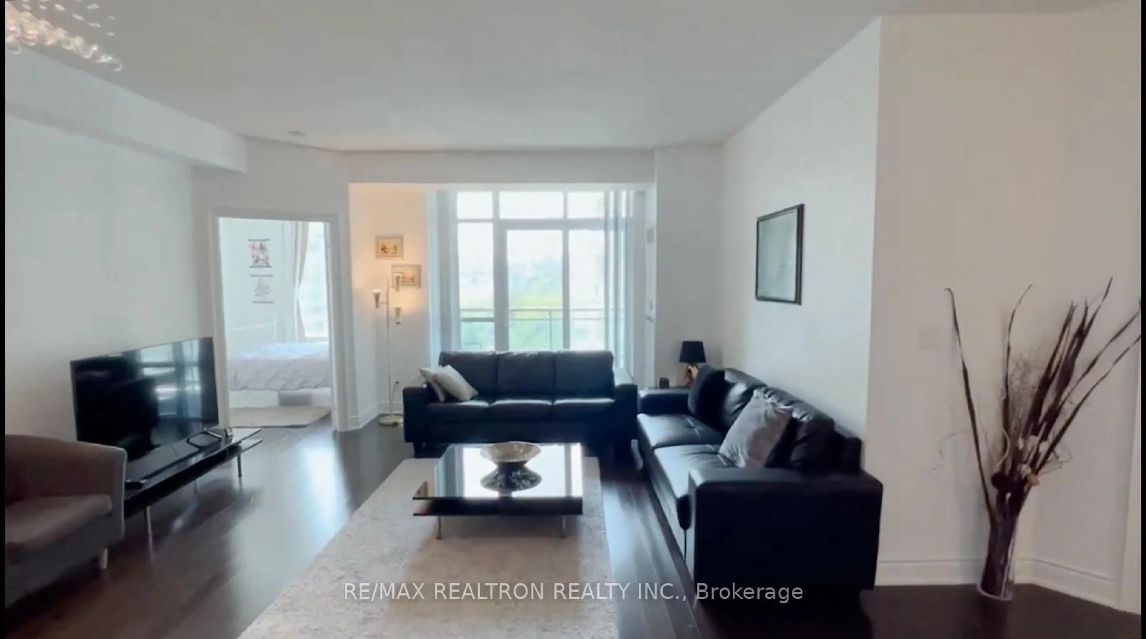 Living room with furniture, unknown for 20 Bloorview Pl #1003, Toronto Ontario M2J 0A6