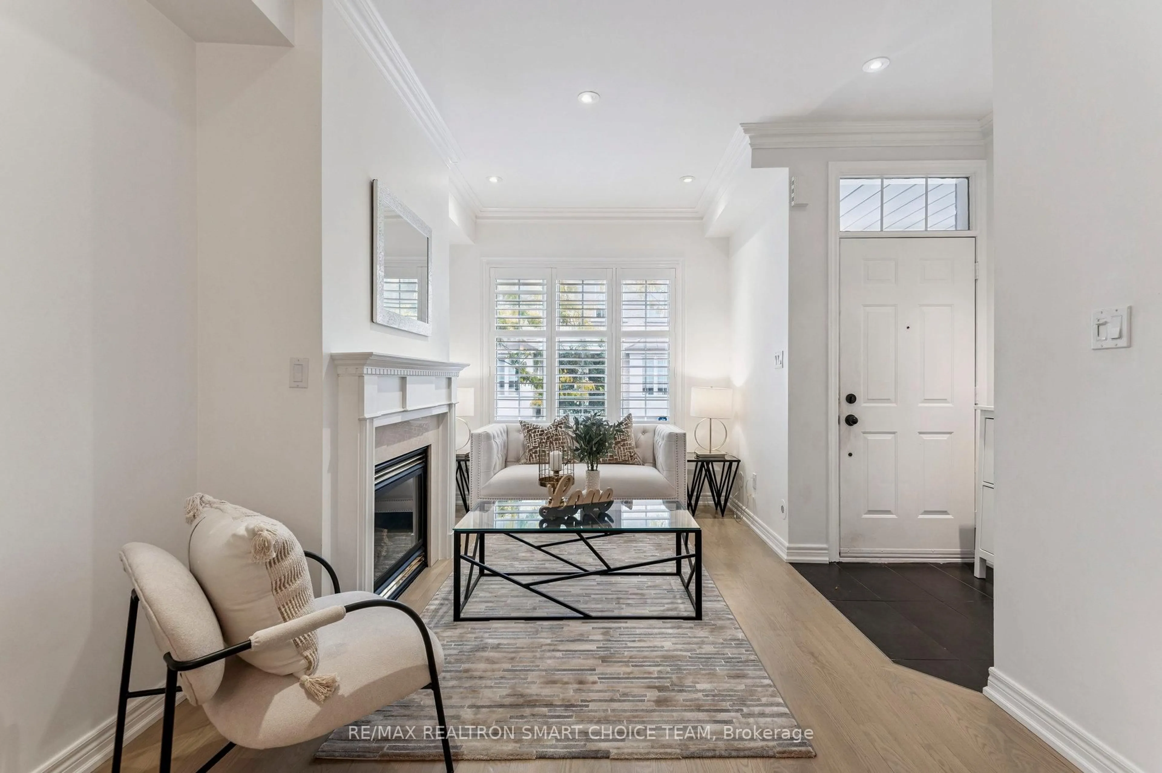 Indoor entryway for 34 McBride Lane, Toronto Ontario M2N 7B8