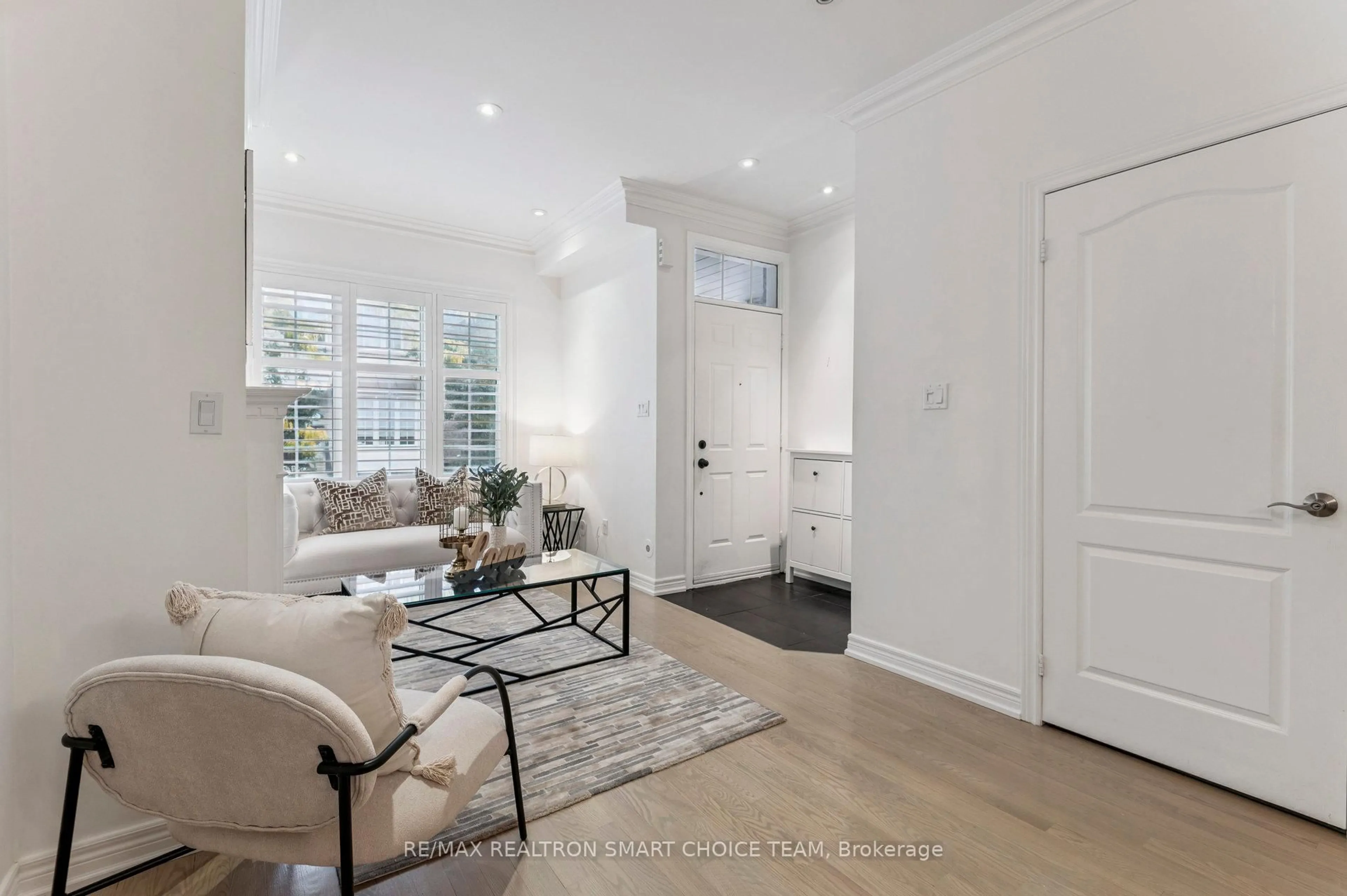 Indoor entryway for 34 McBride Lane, Toronto Ontario M2N 7B8